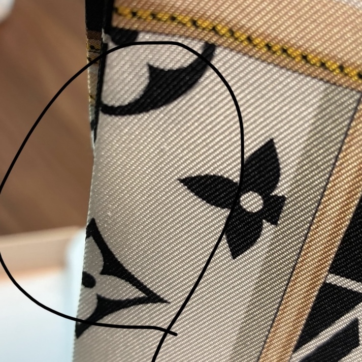 (W) Louis Vuitton Monogram Confidential Bandeau Black 착용 스타일 - 2