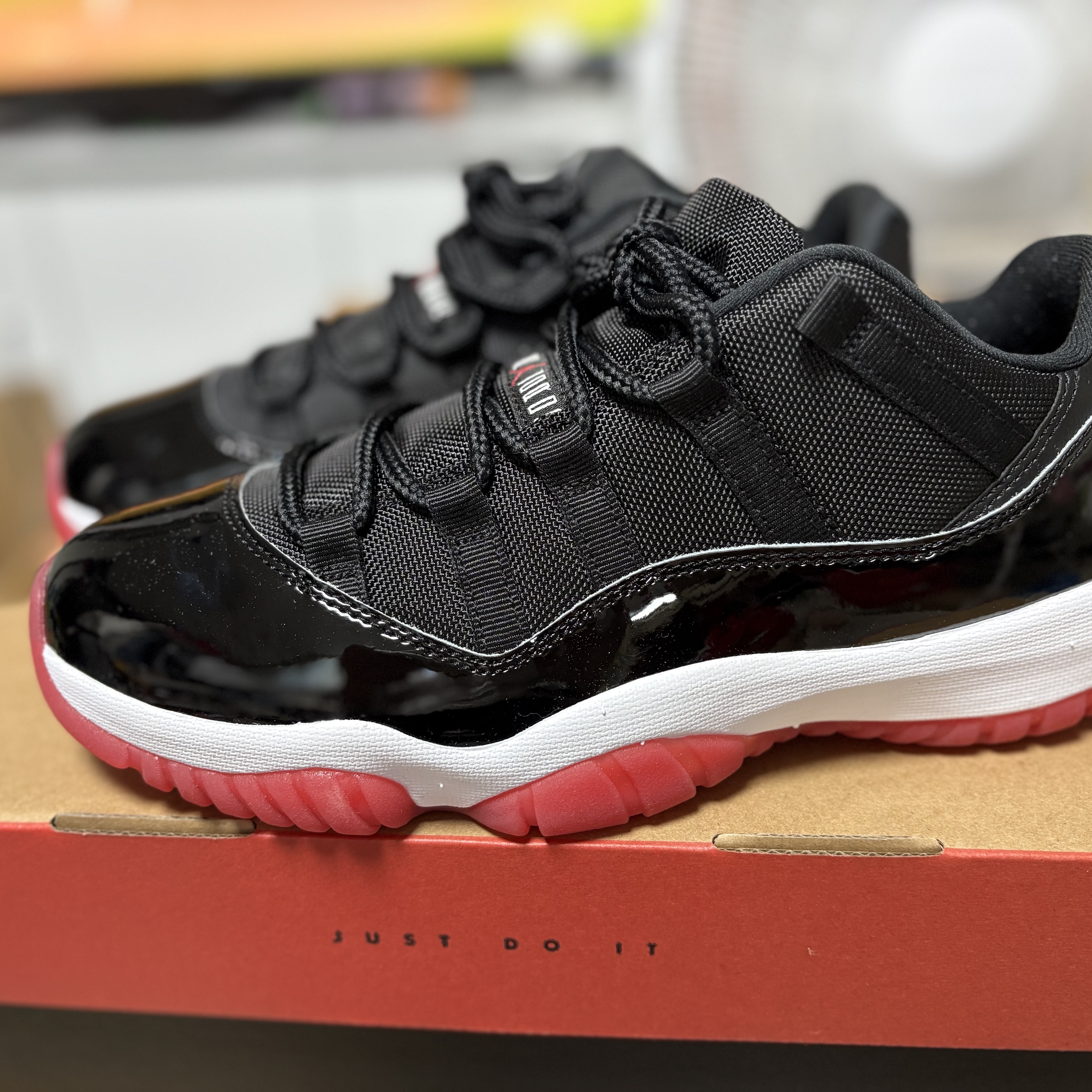Jordan 11 Retro Low Bred 2025 착용 스타일 - 1
