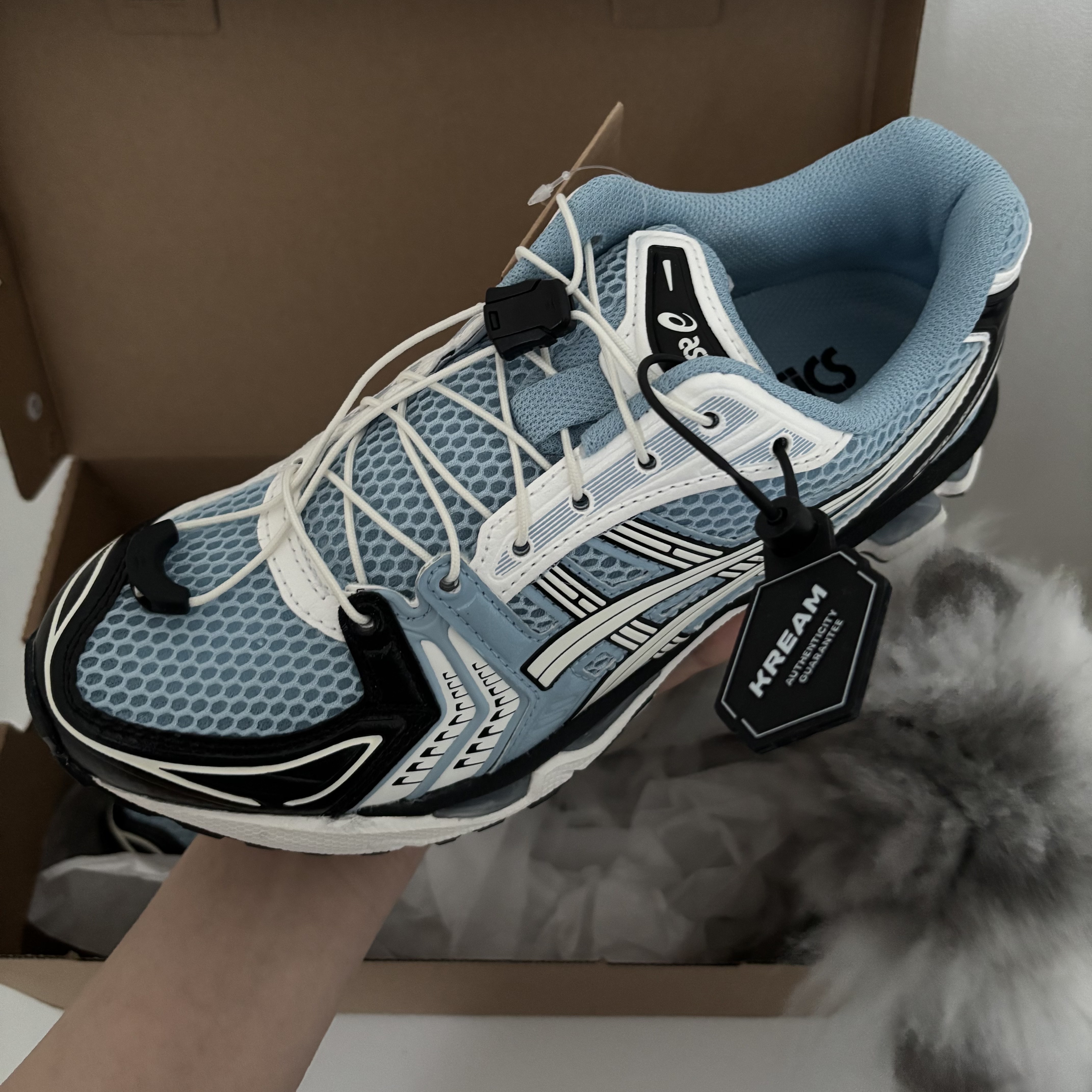Asics Unlimited Gel-Kayano 14 Mist Cream 착용 스타일