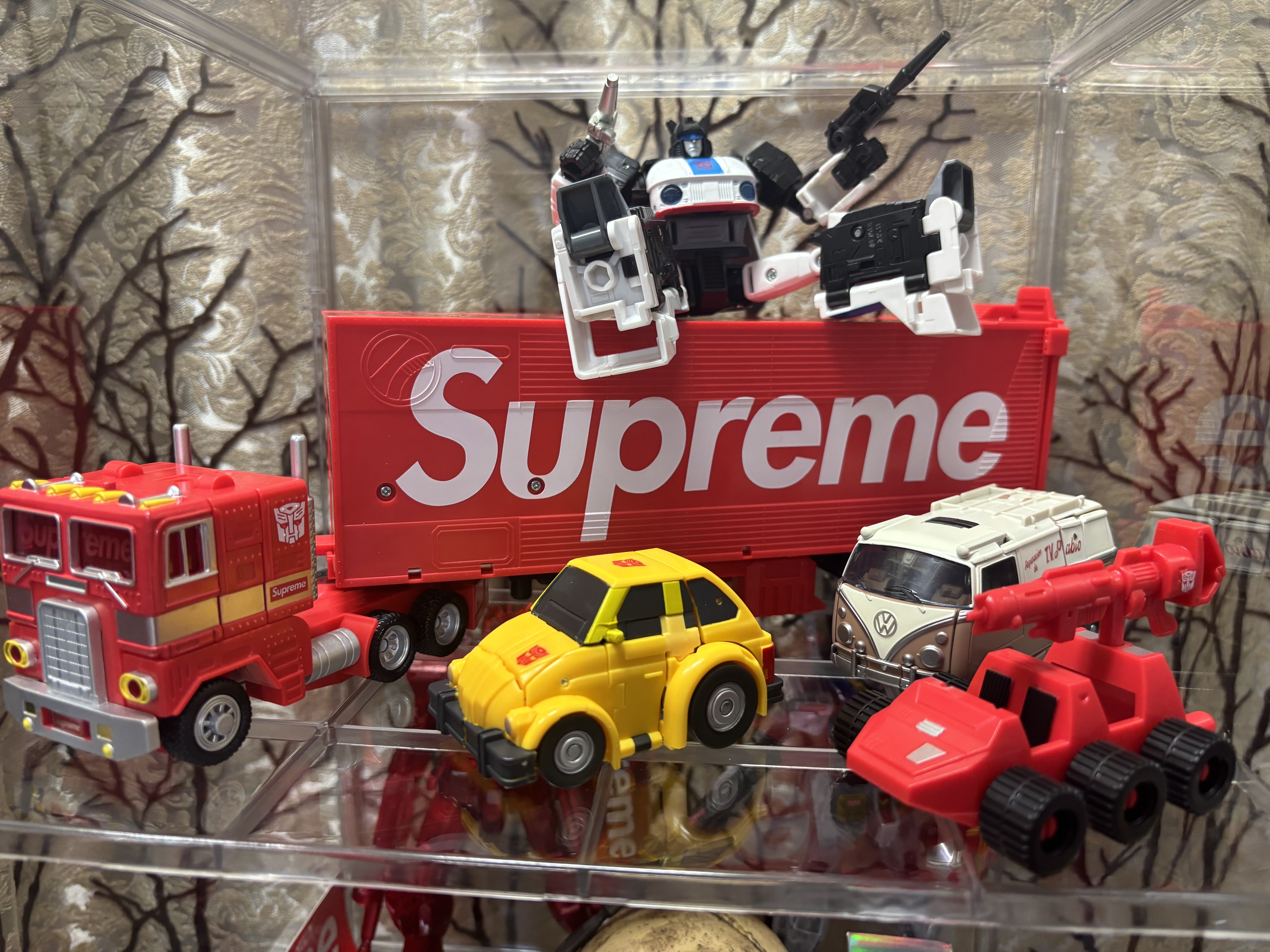 Supreme x Transformers G1 Optimus Prime Figure Red - 25SS 착용 스타일