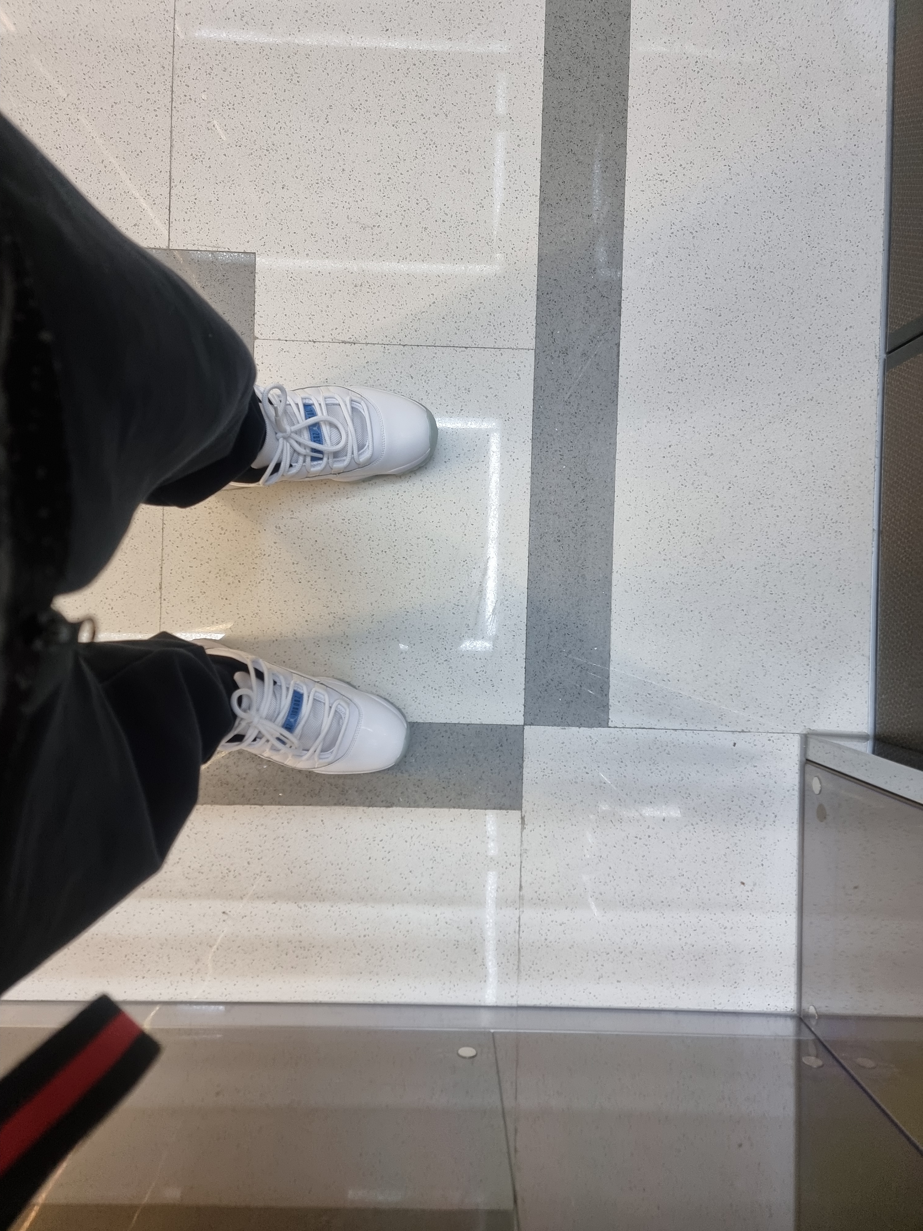 Jordan 11 Retro Low Legend Blue, Jordan Essential Loopback Fleece Pants Black - Asia 착용 스타일