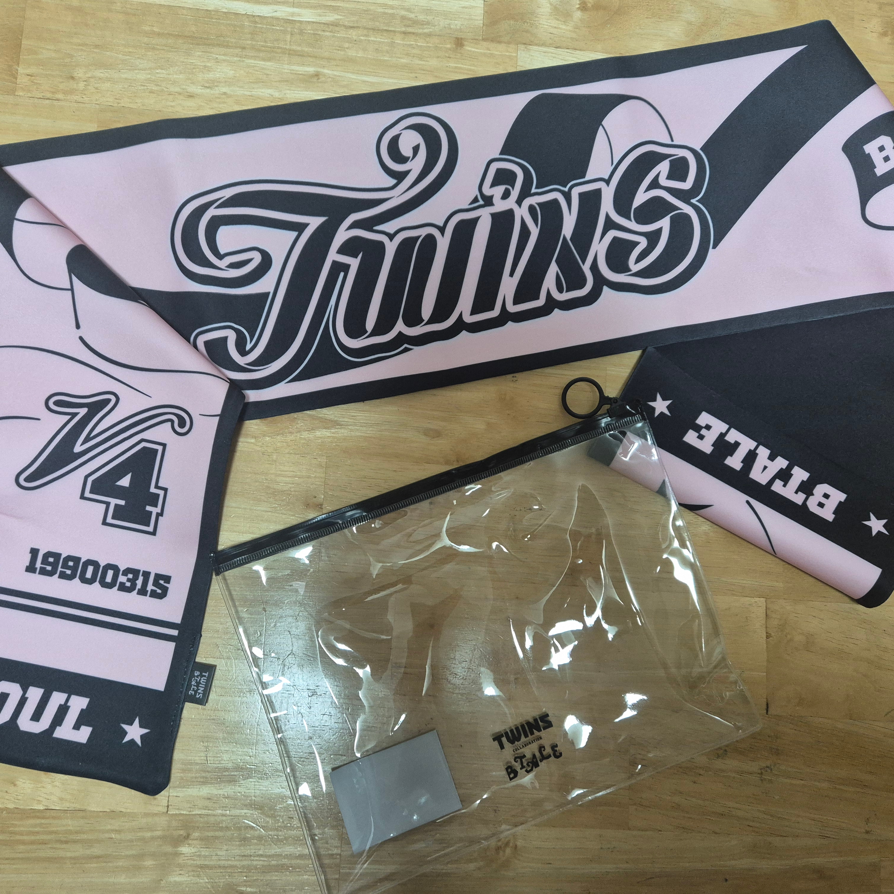 Twins x Bloomingtale Slogan Pink 착용 스타일