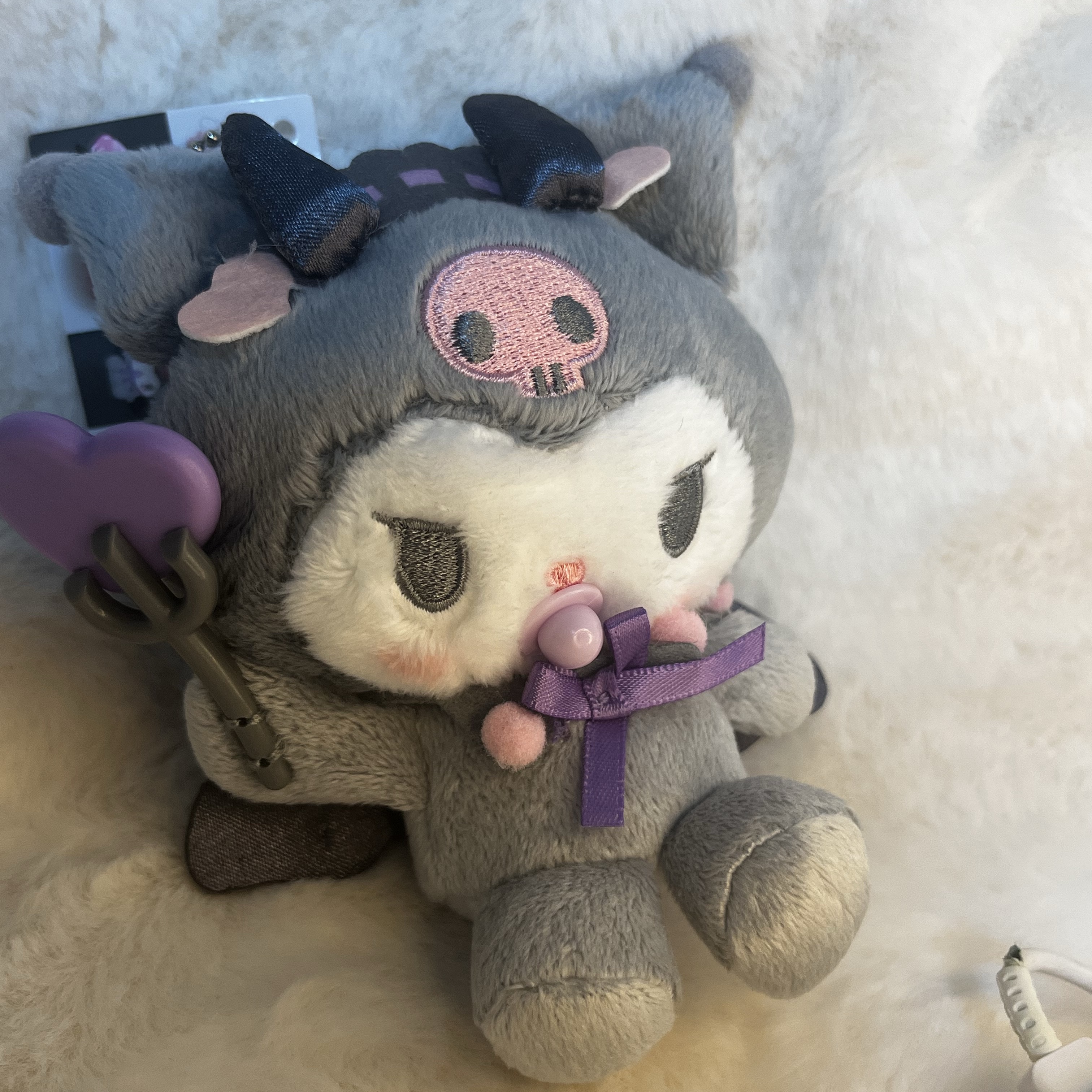 Sanrio Kuromi Baby Devil Mascot Holder 착용 스타일