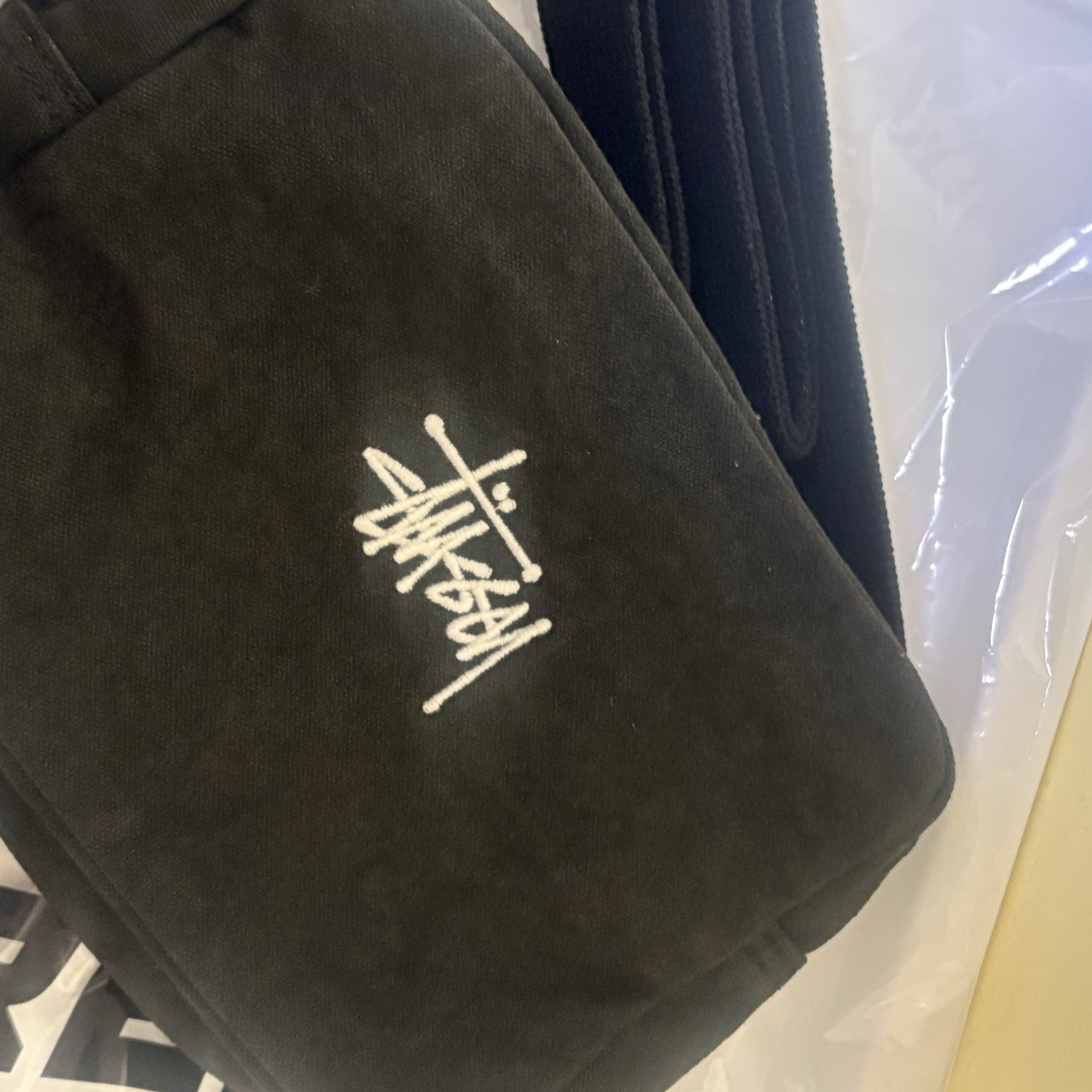 Stussy Canvas Side Pouch Washed Black 착용 스타일