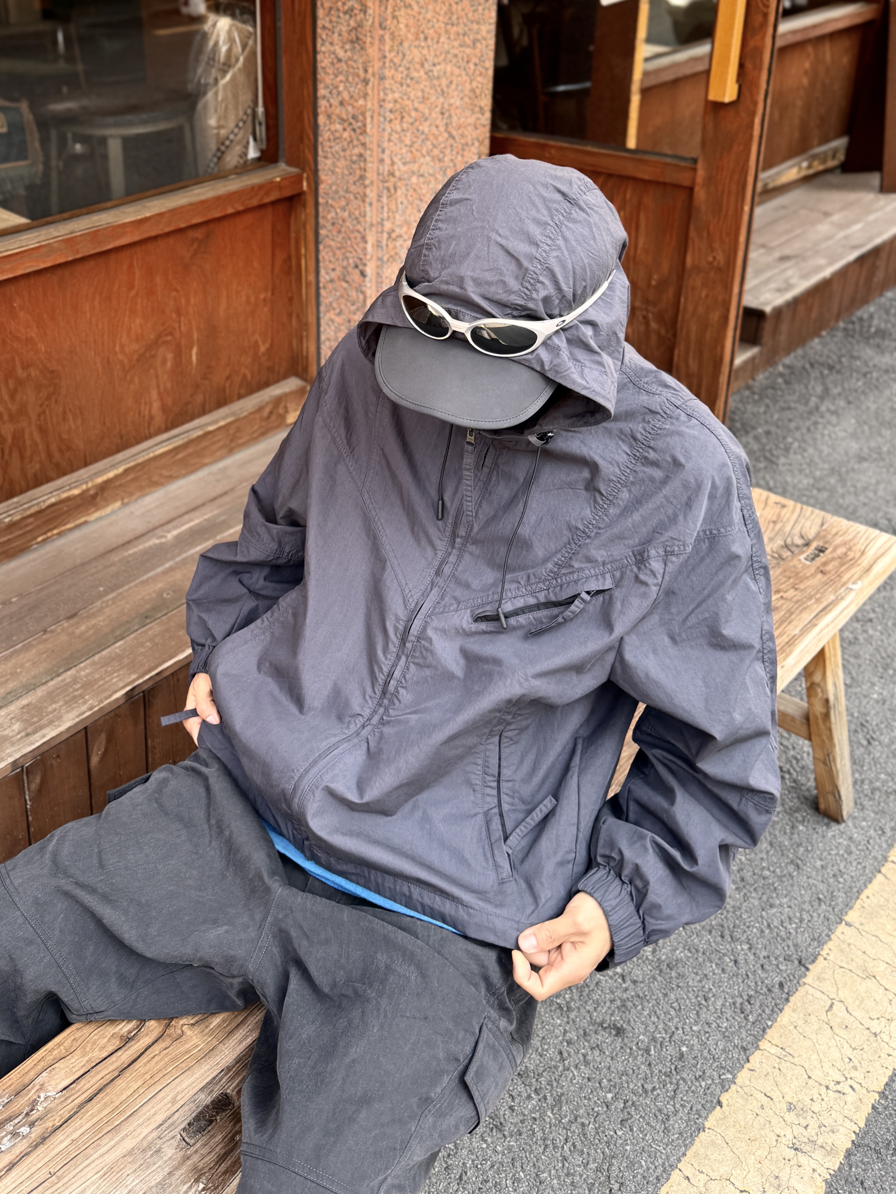 Oakley Eye Jacket Redux Silver Frame Prizm Black Polarized Lenses High Bridge Fit, Salomon XT-6 Gore-Tex Black Ebony 착용 스타일 - 6