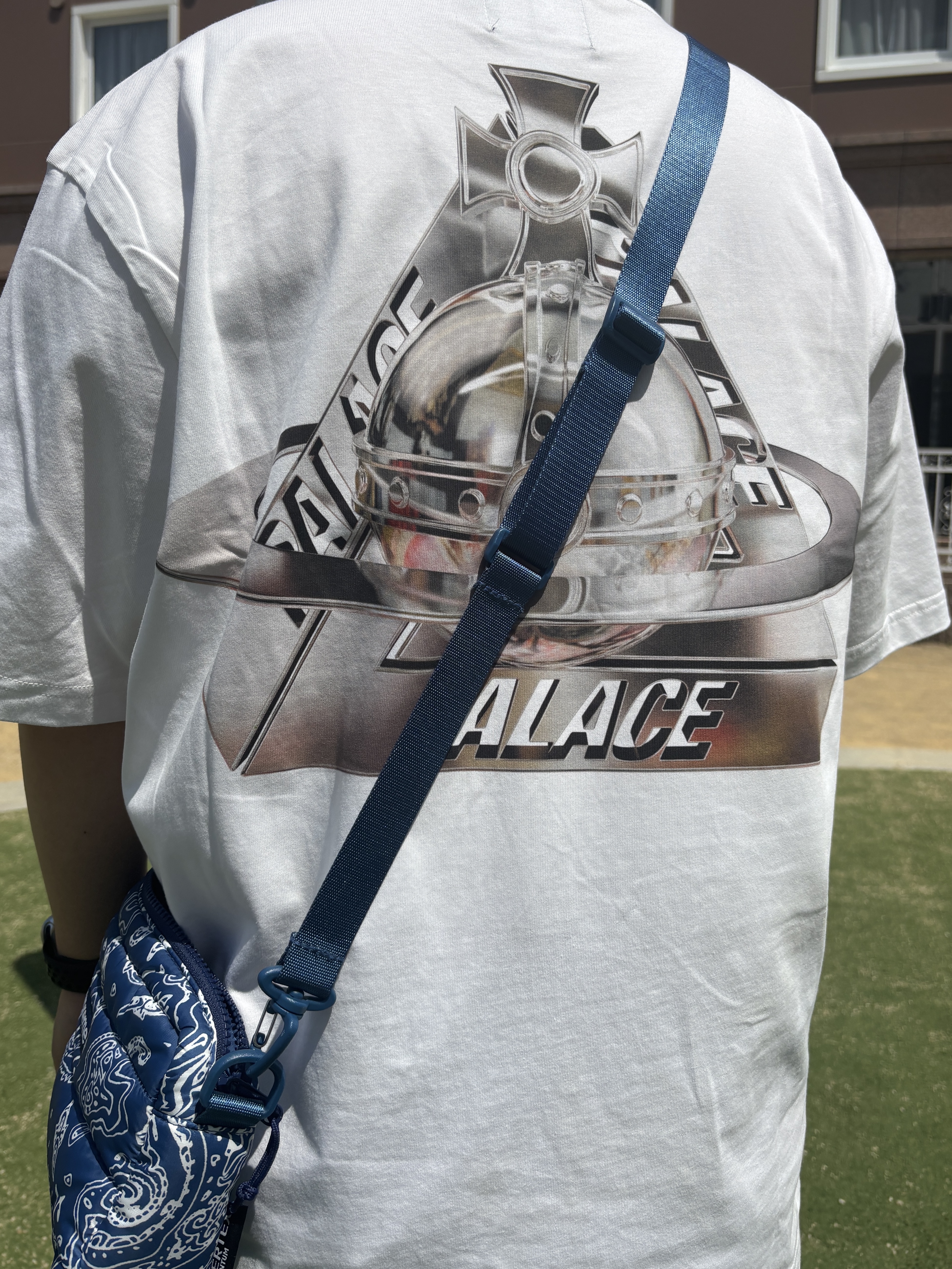 Palace x Vivienne Westwood T-Shirt White - 24FW, Supreme Double Knee Denim Utility Pants Washed Blue - 22SS 착용 스타일 - 2