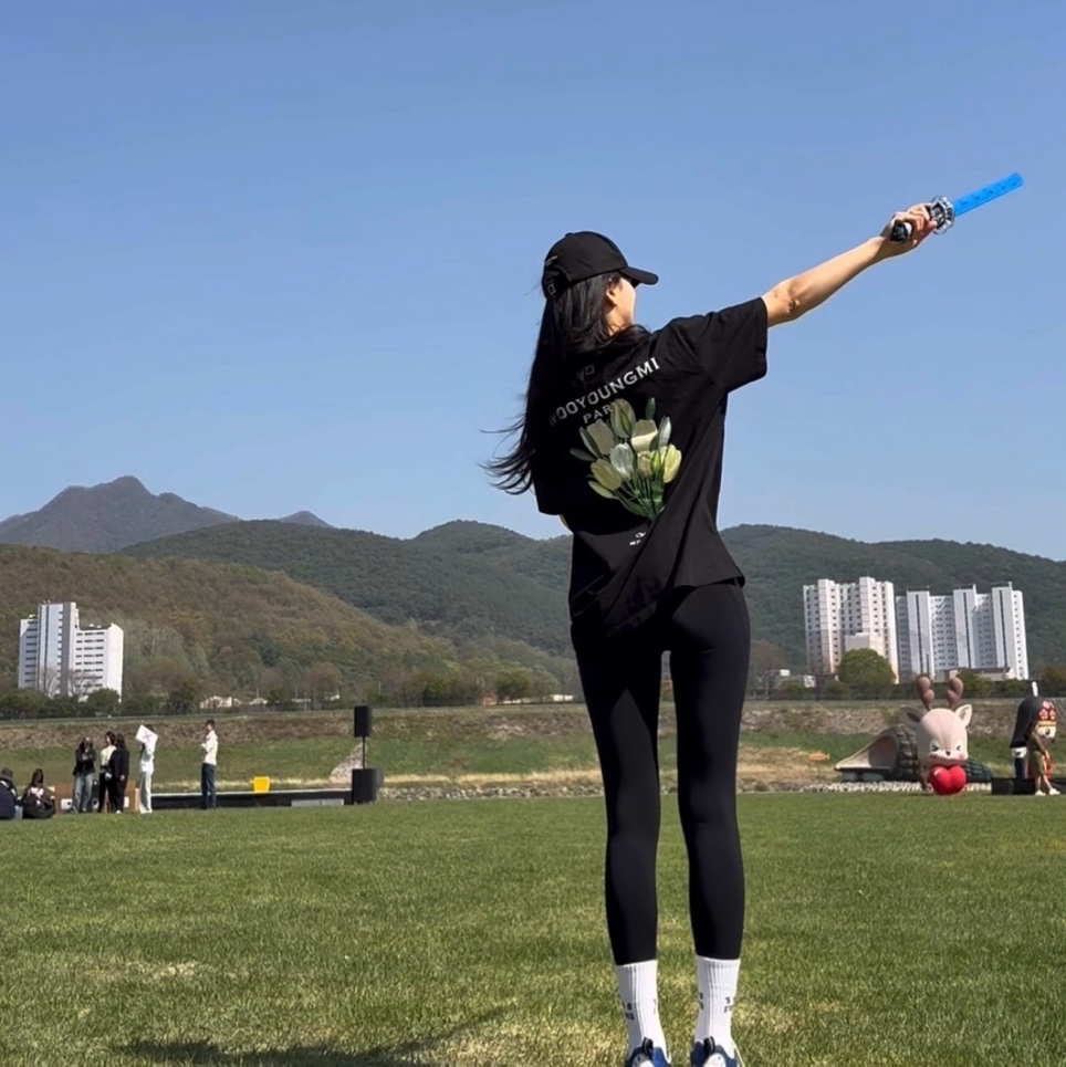 Wooyoungmi Flower Print Back Logo T-Shirt Black - 22SS, Nike Air Max 98 Gundam 2018 착용 스타일