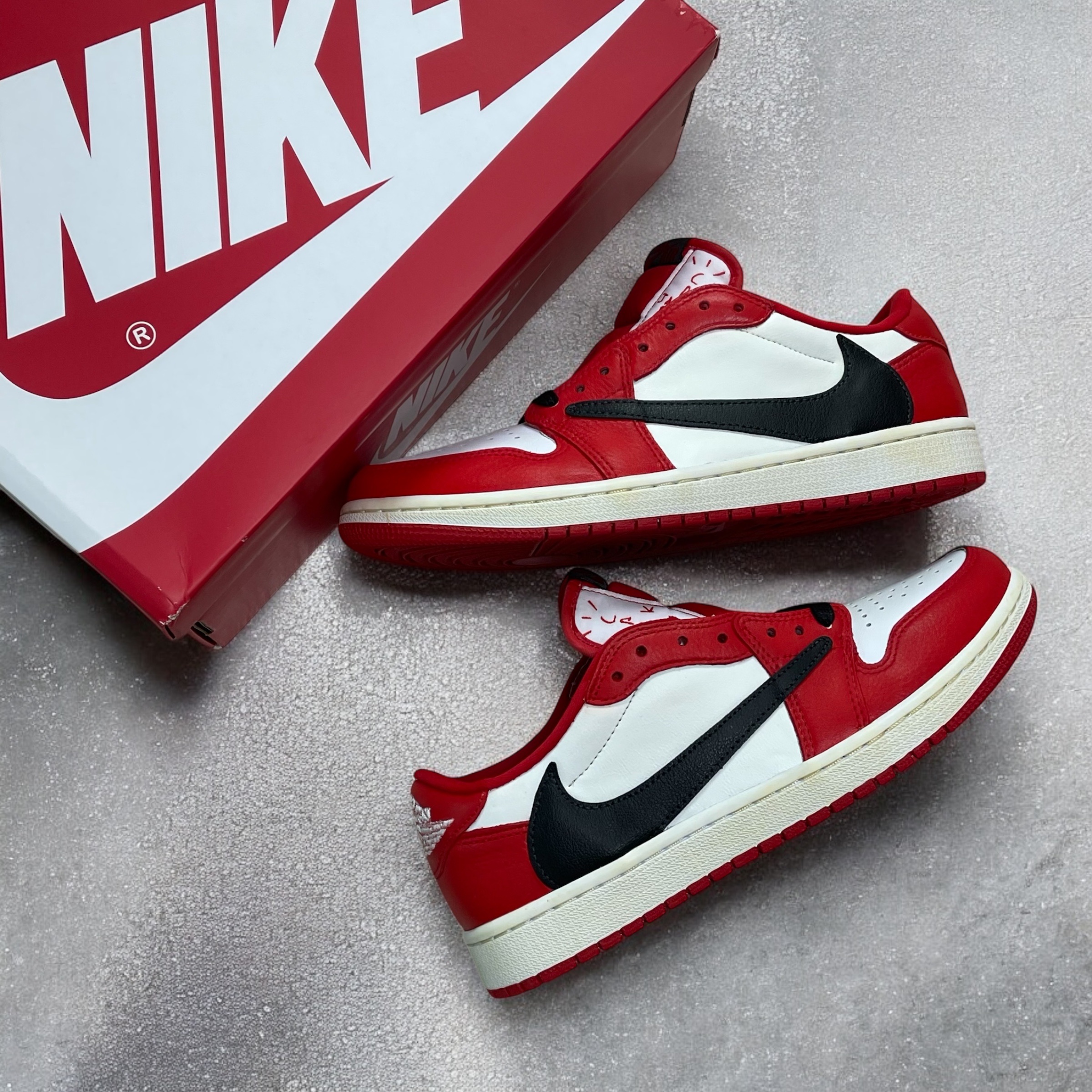 Jordan 1 Retro Low OG University Red 착용 스타일 - 2