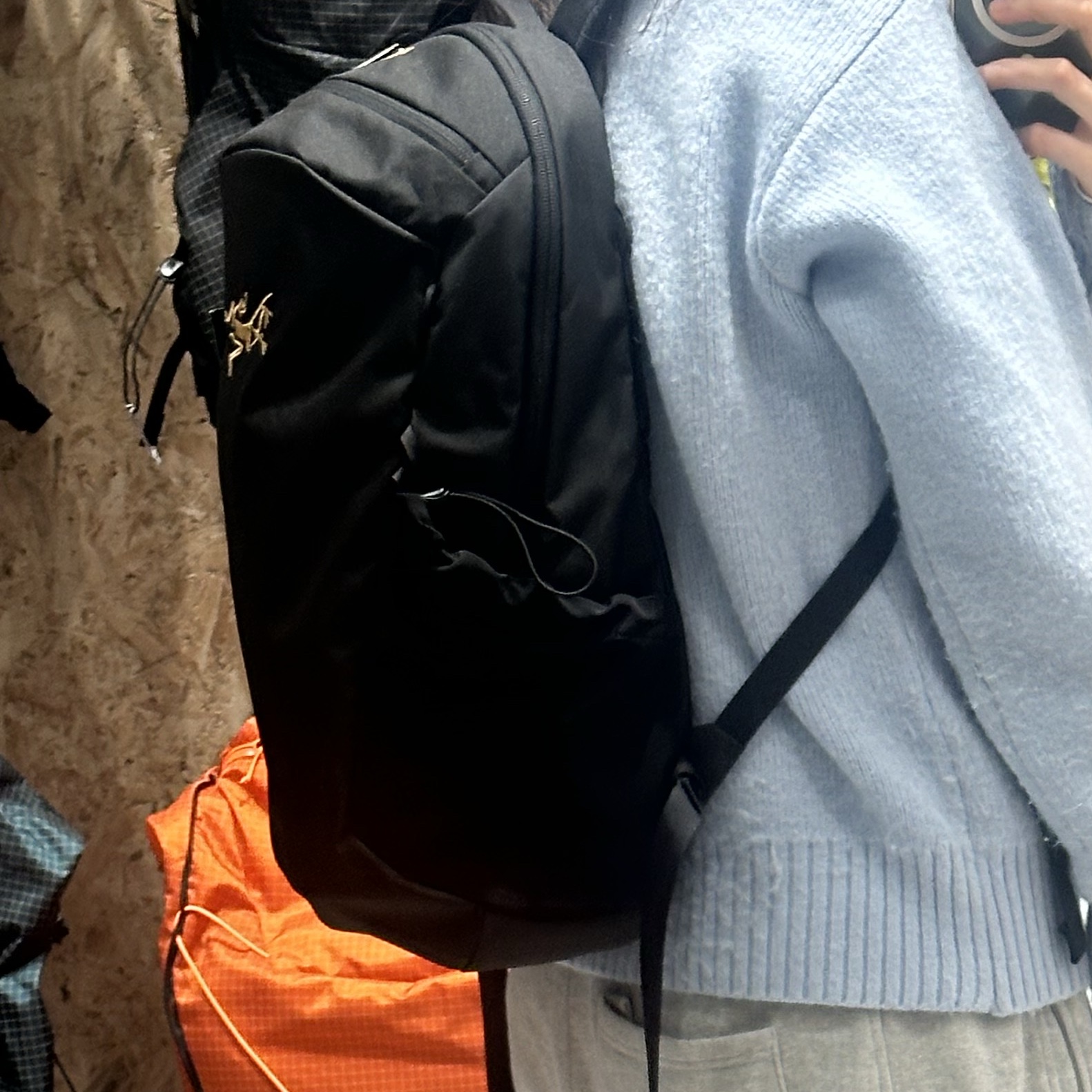 Arc'teryx Mantis 16 Backpack Black 착용 스타일