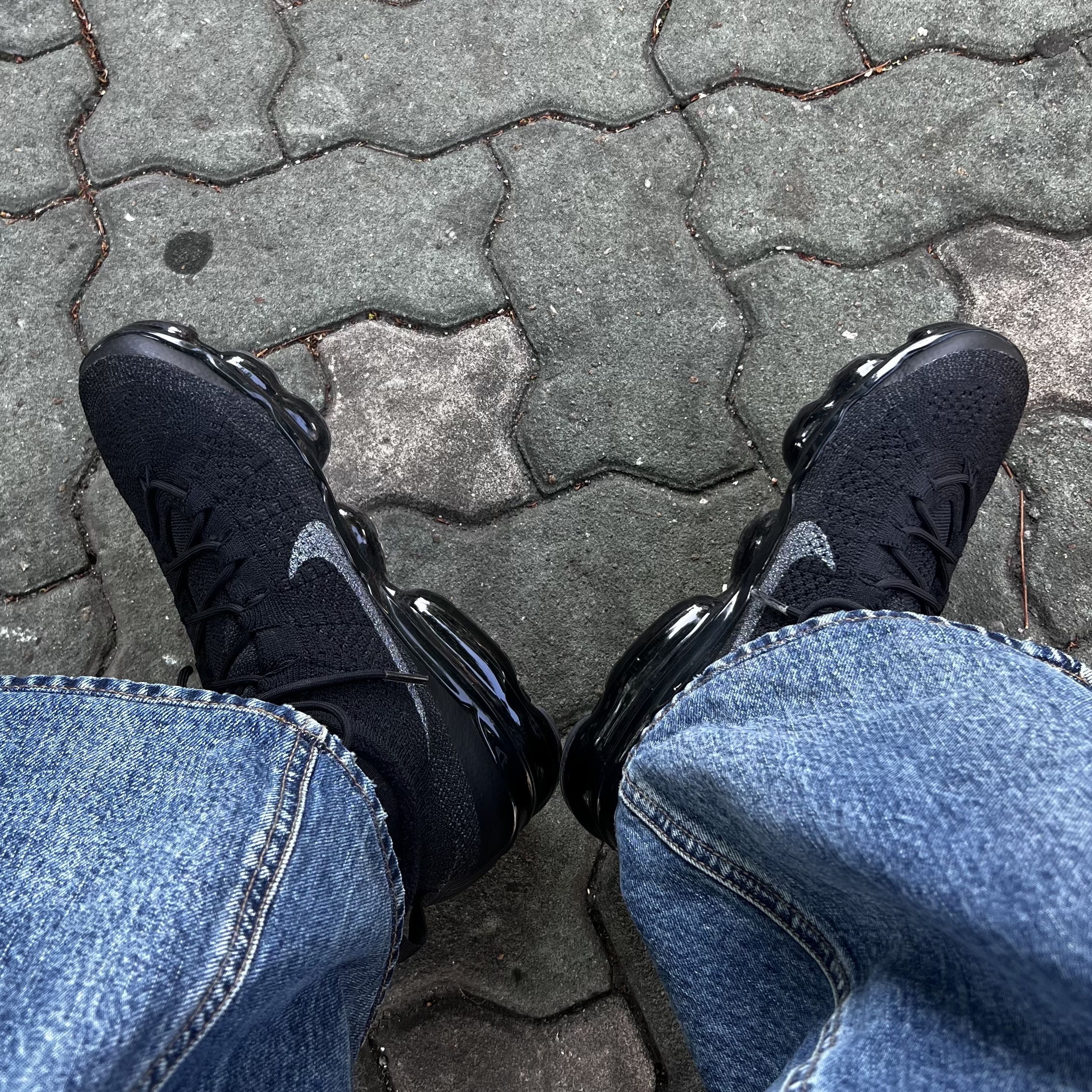 Nike Air VaporMax 2023 Flyknit Triple Black 착용 스타일