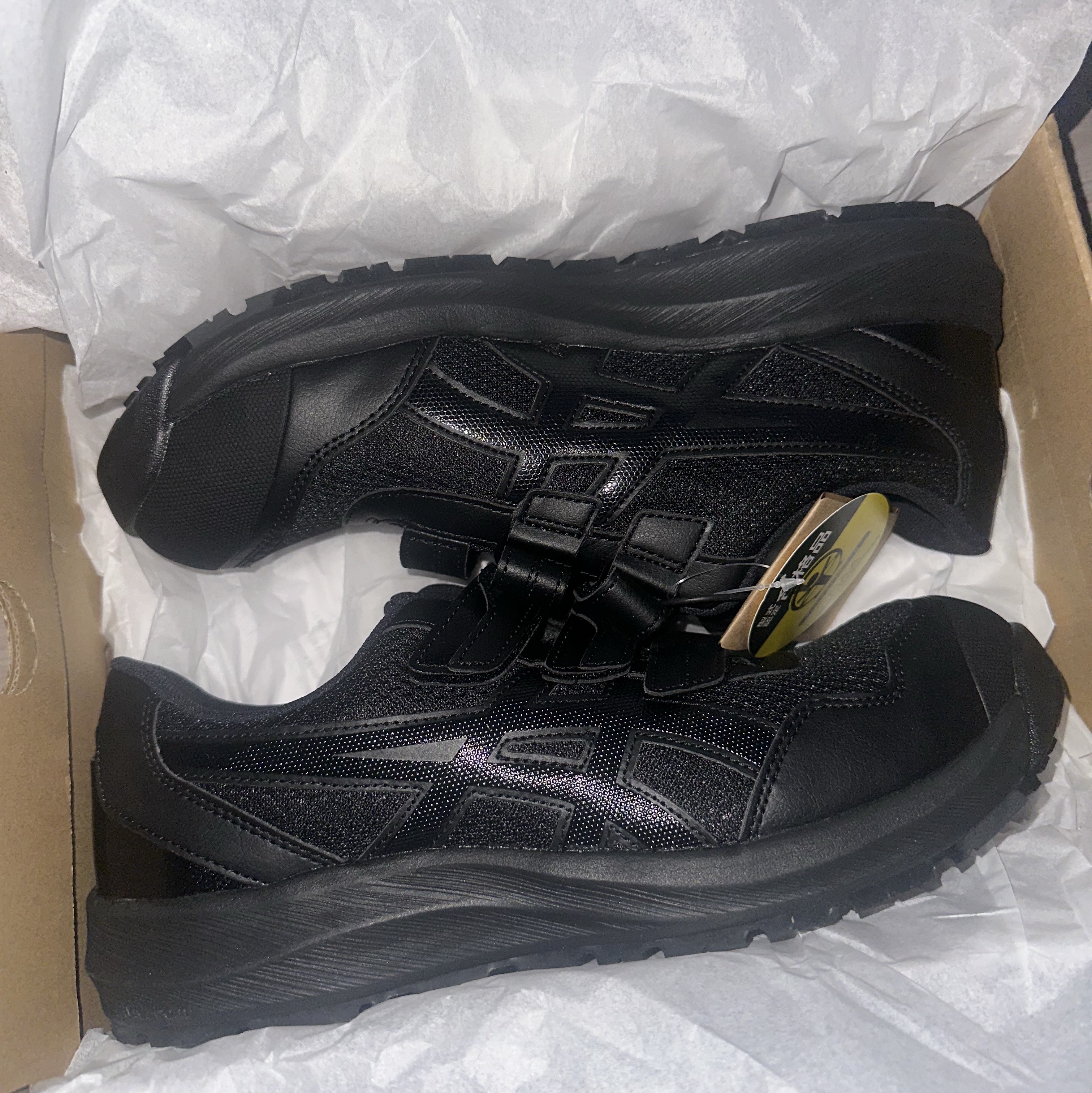 Asics Winjob CP215 Black 착용 스타일
