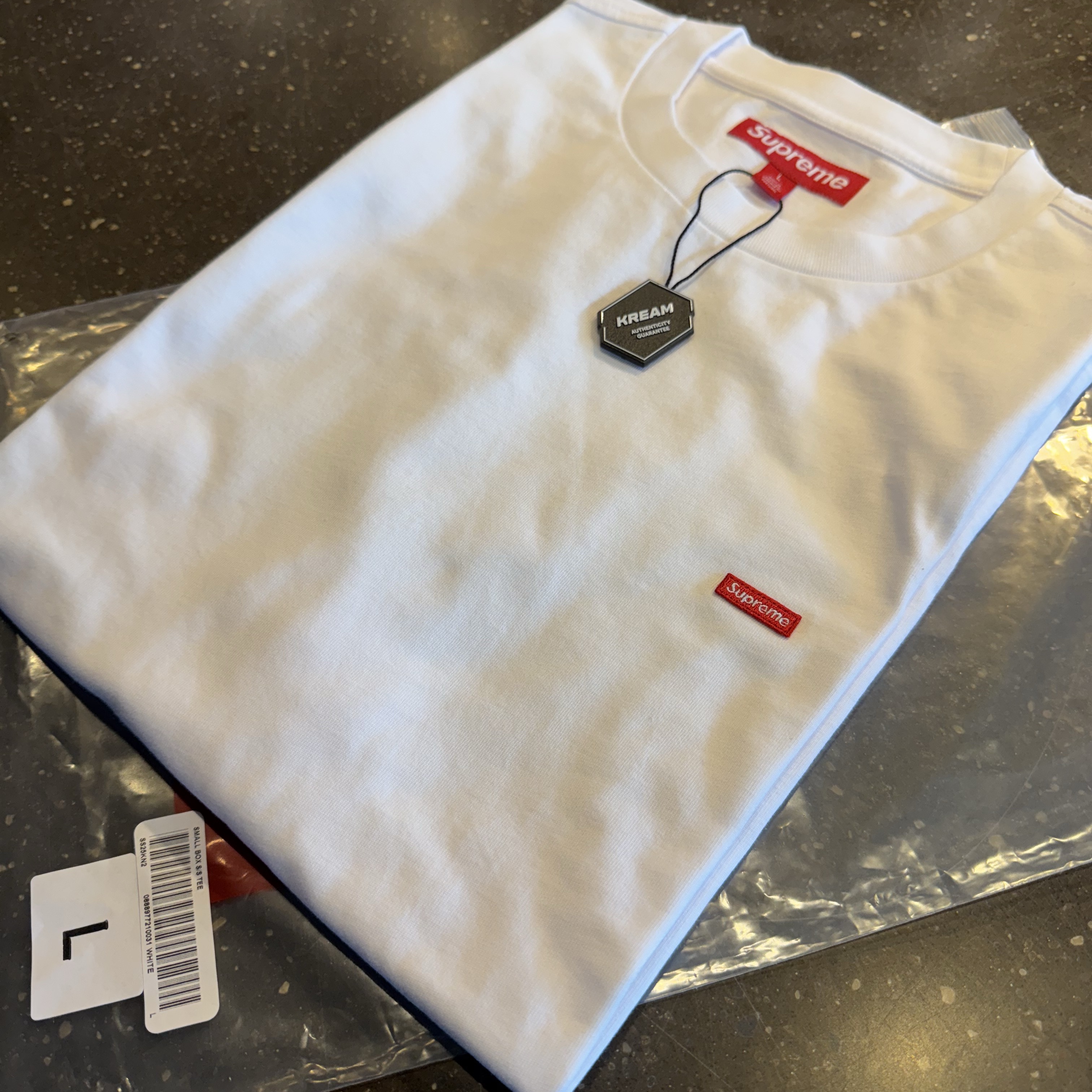 Supreme Small Box T-Shirt White - 25SS 착용 스타일