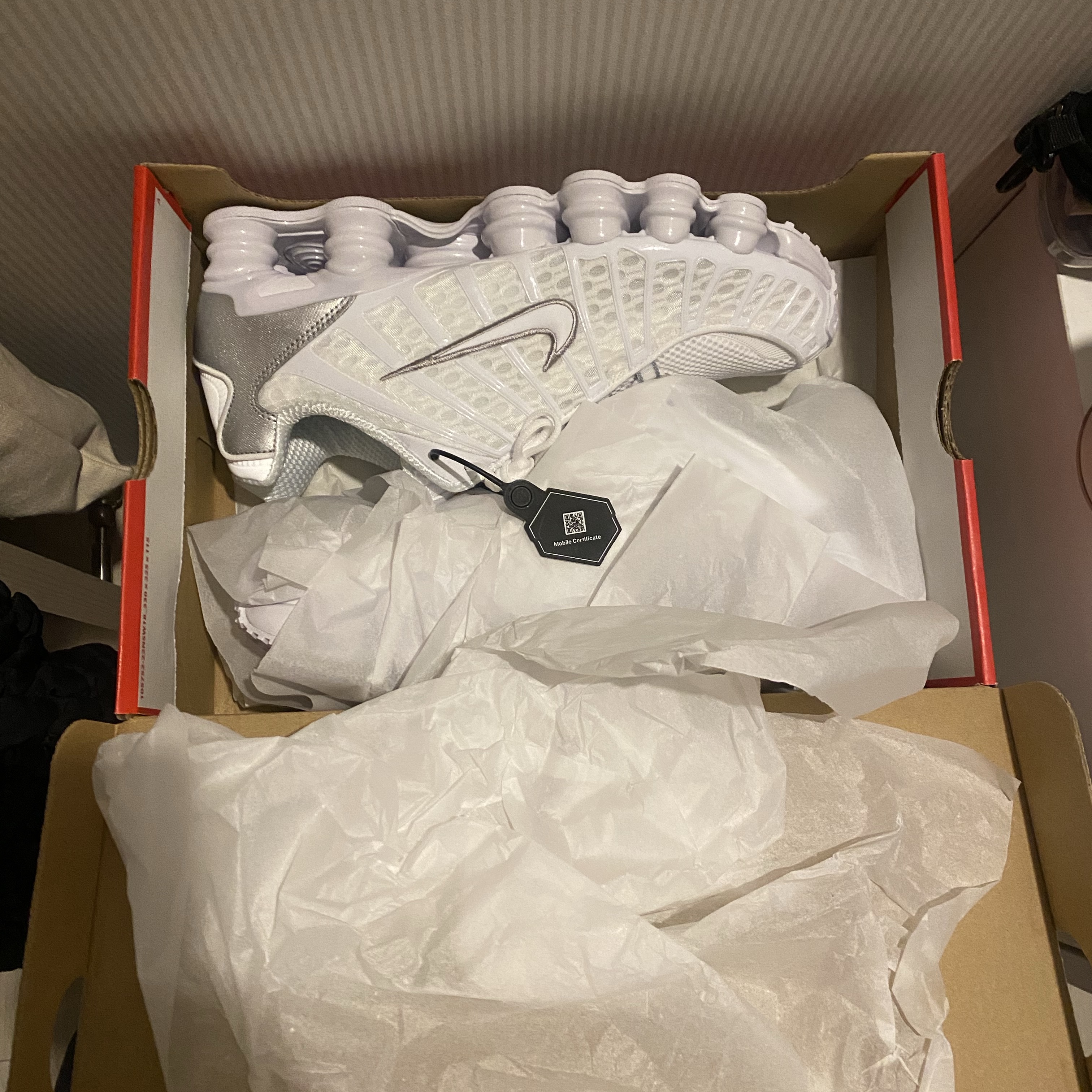 Nike Shox TL Metallic Silver 착용 스타일