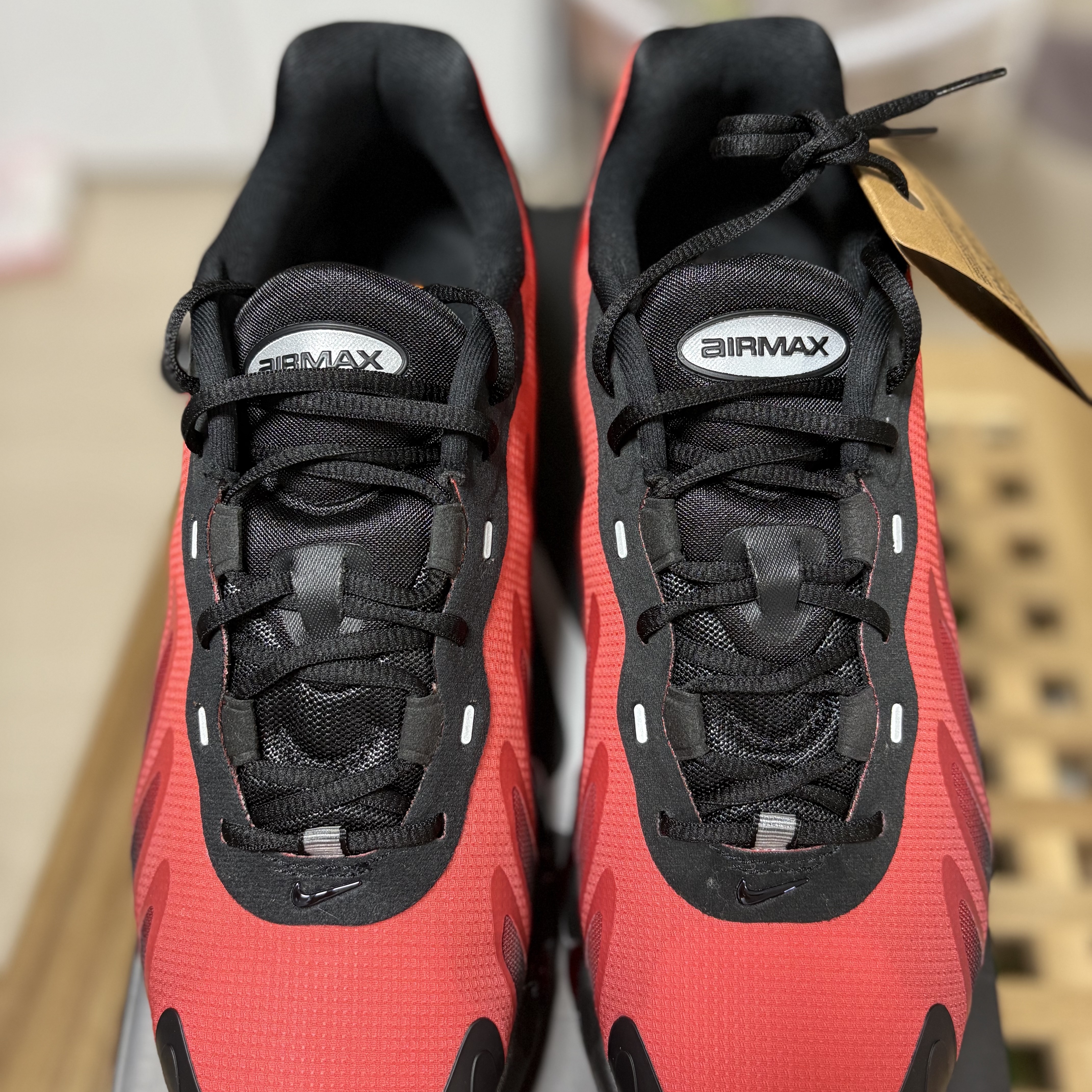 Nike Air Max Dn8 Black Gym Red 착용 스타일 - 4