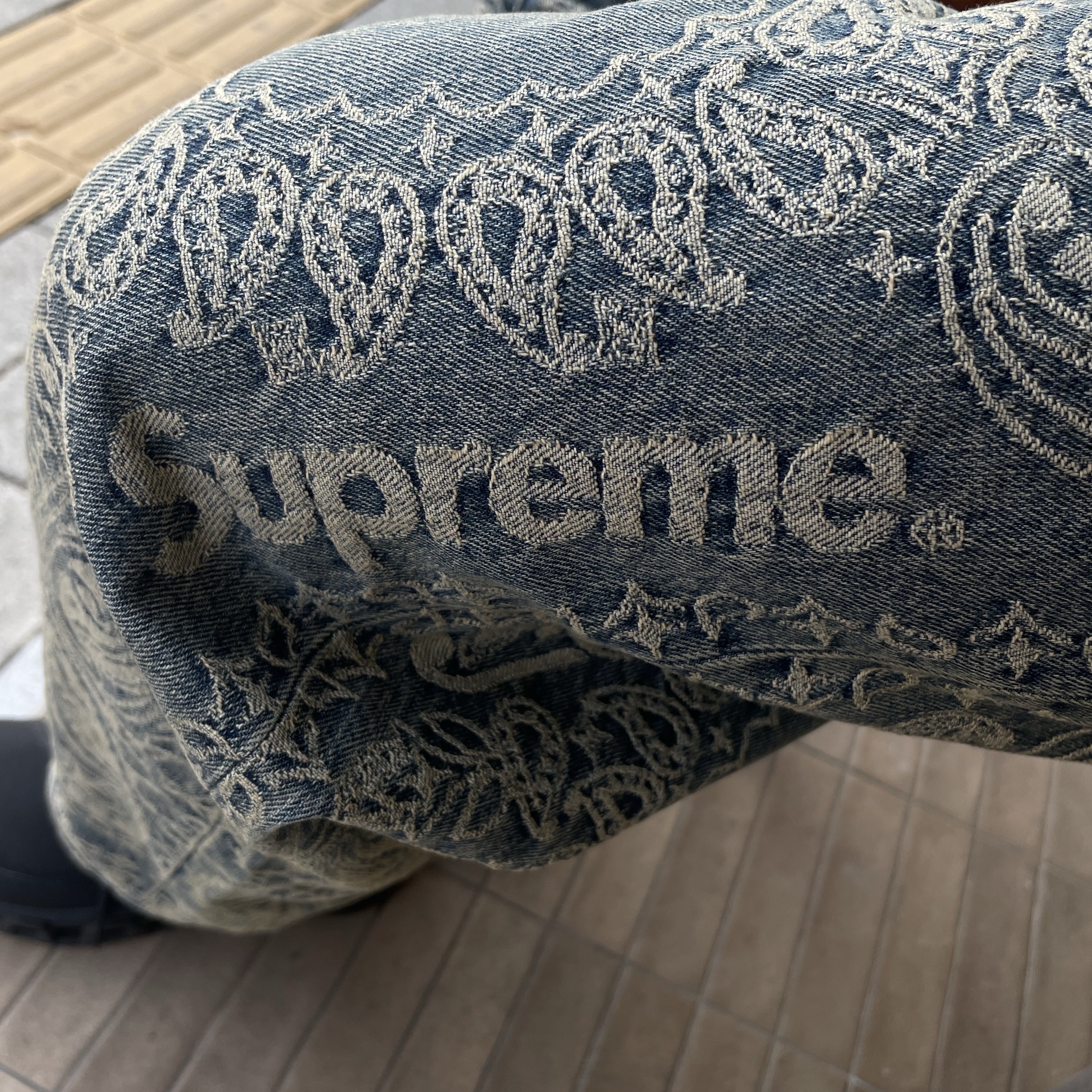 Supreme Bandana Jacquard Baggy Jean Blue - 25SS 착용 스타일 - 2