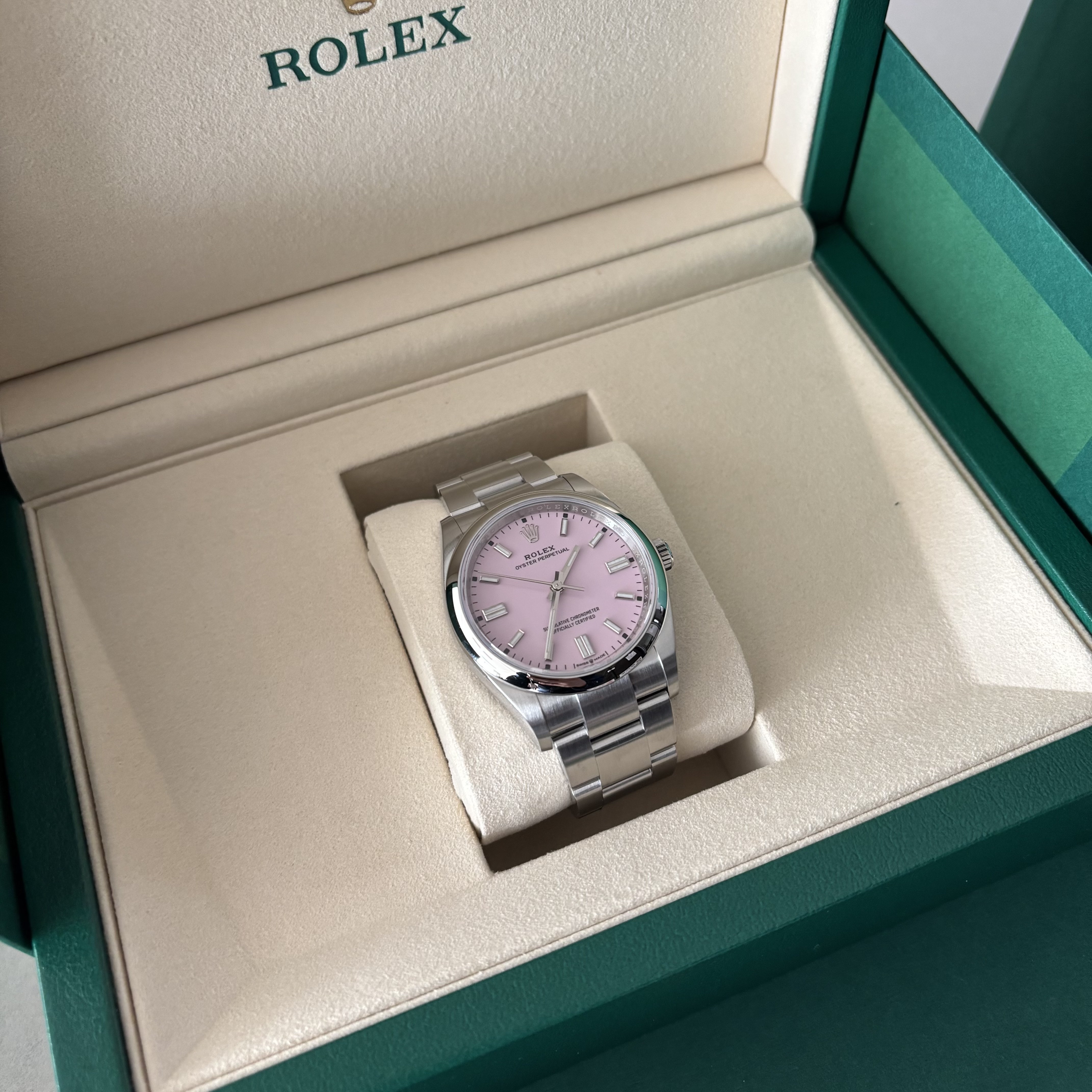 Rolex Oyster Perpetual 36mm 126000 Candy Pink Oyster 착용 스타일