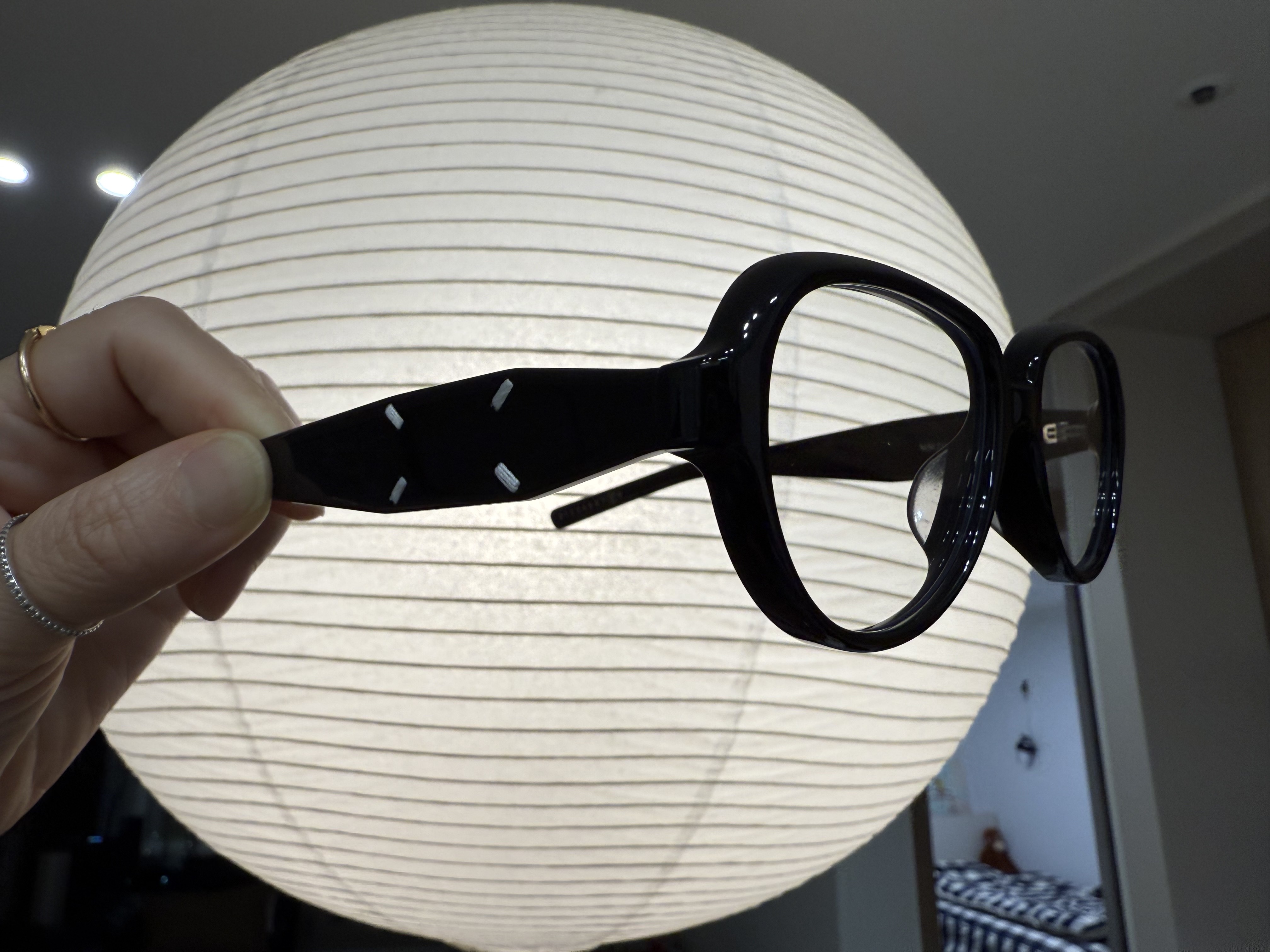 Gentle Monster x Maison Margiela MM211 Black Clear 착용 스타일 - 2