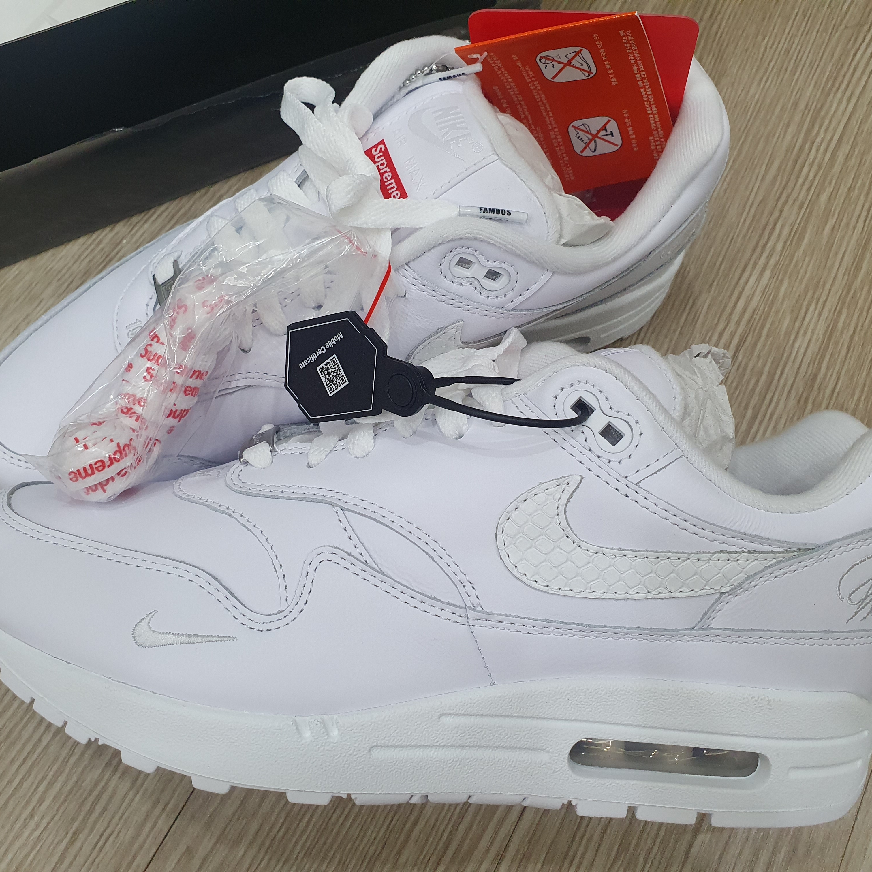 Nike x Supreme Air Max 1 '87 White - 25SS 착용 스타일