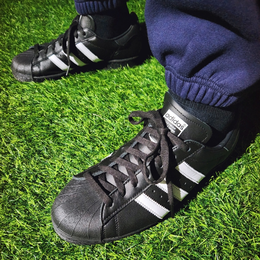 Undermycar Mu.03 Anti Fxxking Logo Play Oversized Sweat Jogger Navy, Adidas Superstar 82 Core Black Cloud White 착용 스타일 - 5
