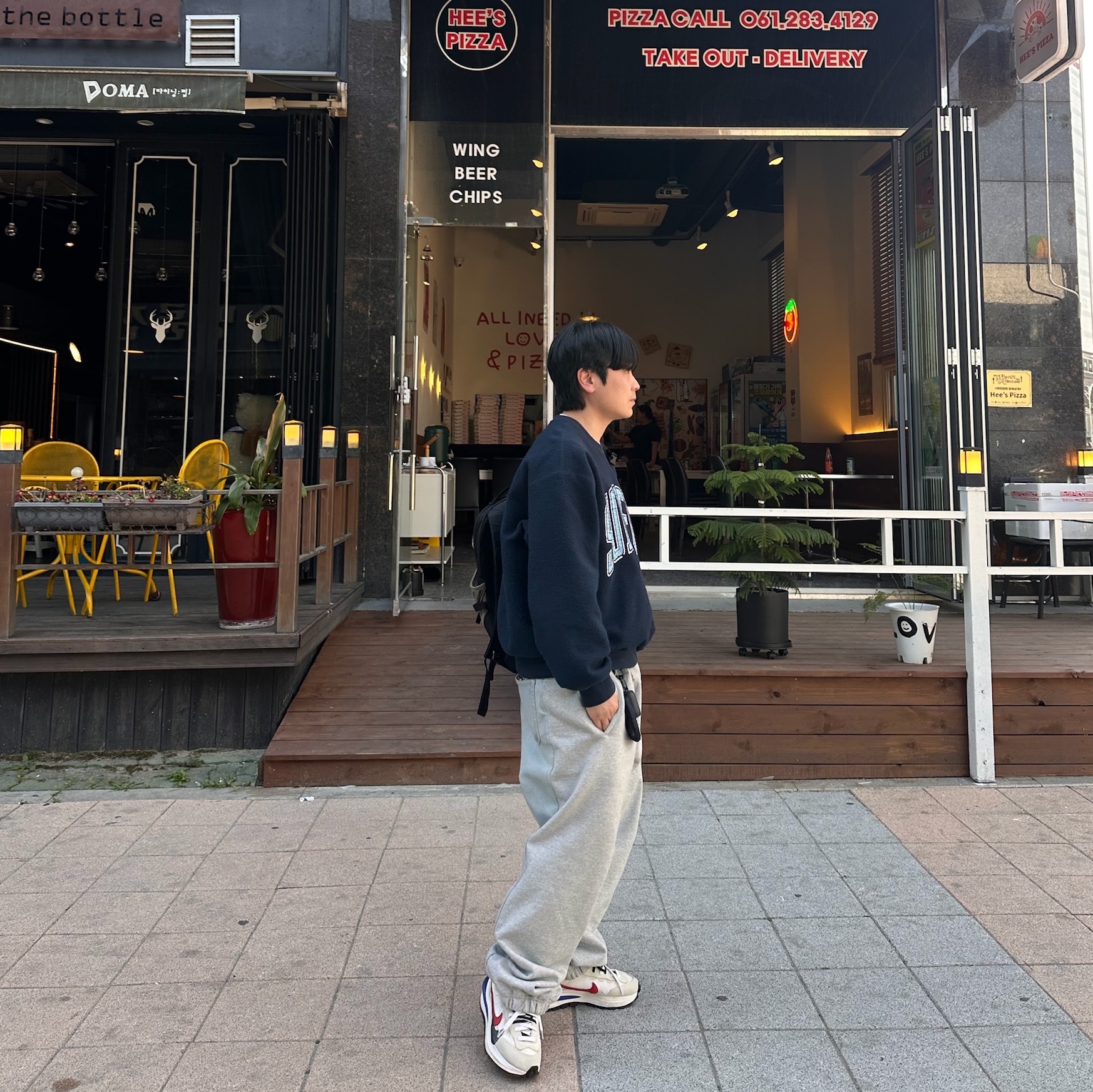 Supreme Inside Out Crewneck Navy - 23FW, Nike x Sacai VaporWaffle Royal Fuchsia 착용 스타일 - 2