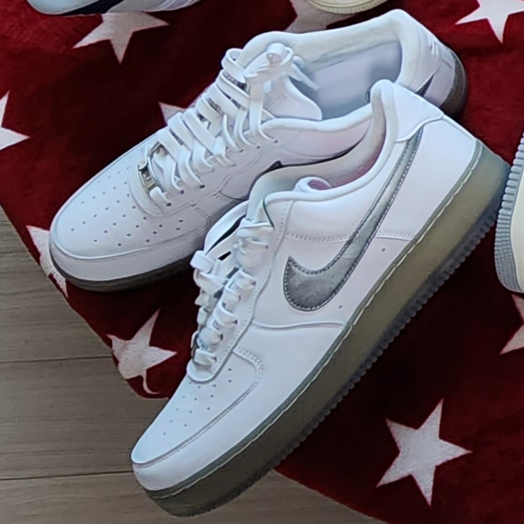 Nike Air Force 1 '07 PRM Metallic Silver 착용 스타일
