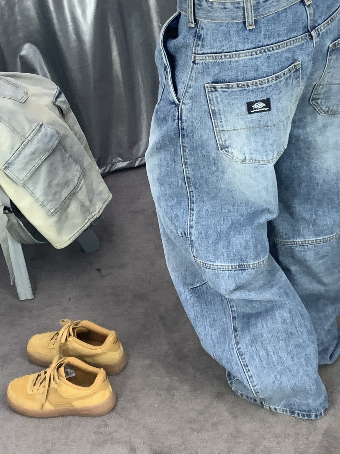 Hatchingroom Belted Snow Jeans Washed Blue, (GS) Nike Air Force 1 LV8 3 Wheat 착용 스타일 - 2