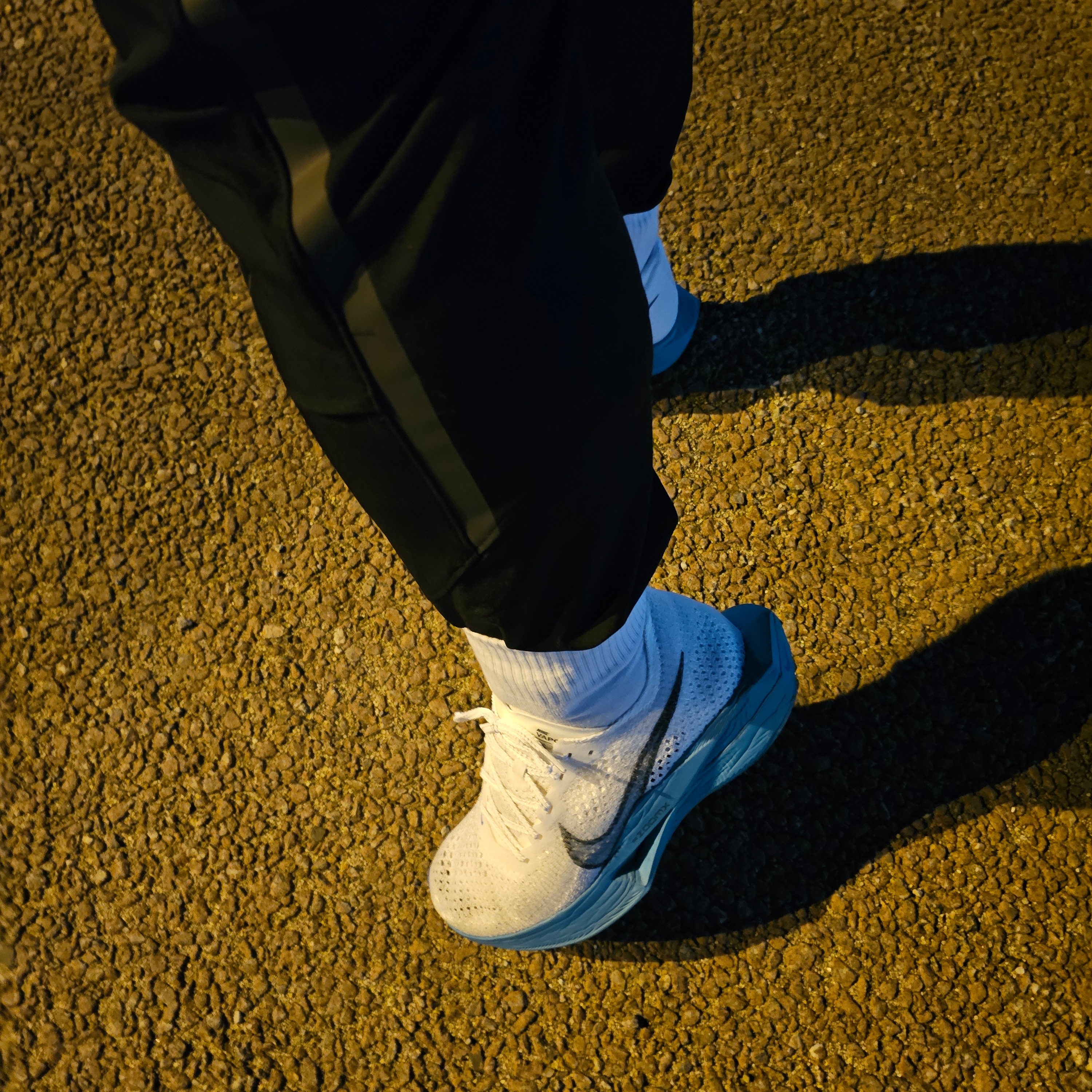 Nike ZoomX Vaporfly Next% 3 White Deep Jungle, Nike Air Zoom Alphafly Next% 2 Total Orange 착용 스타일 - 2
