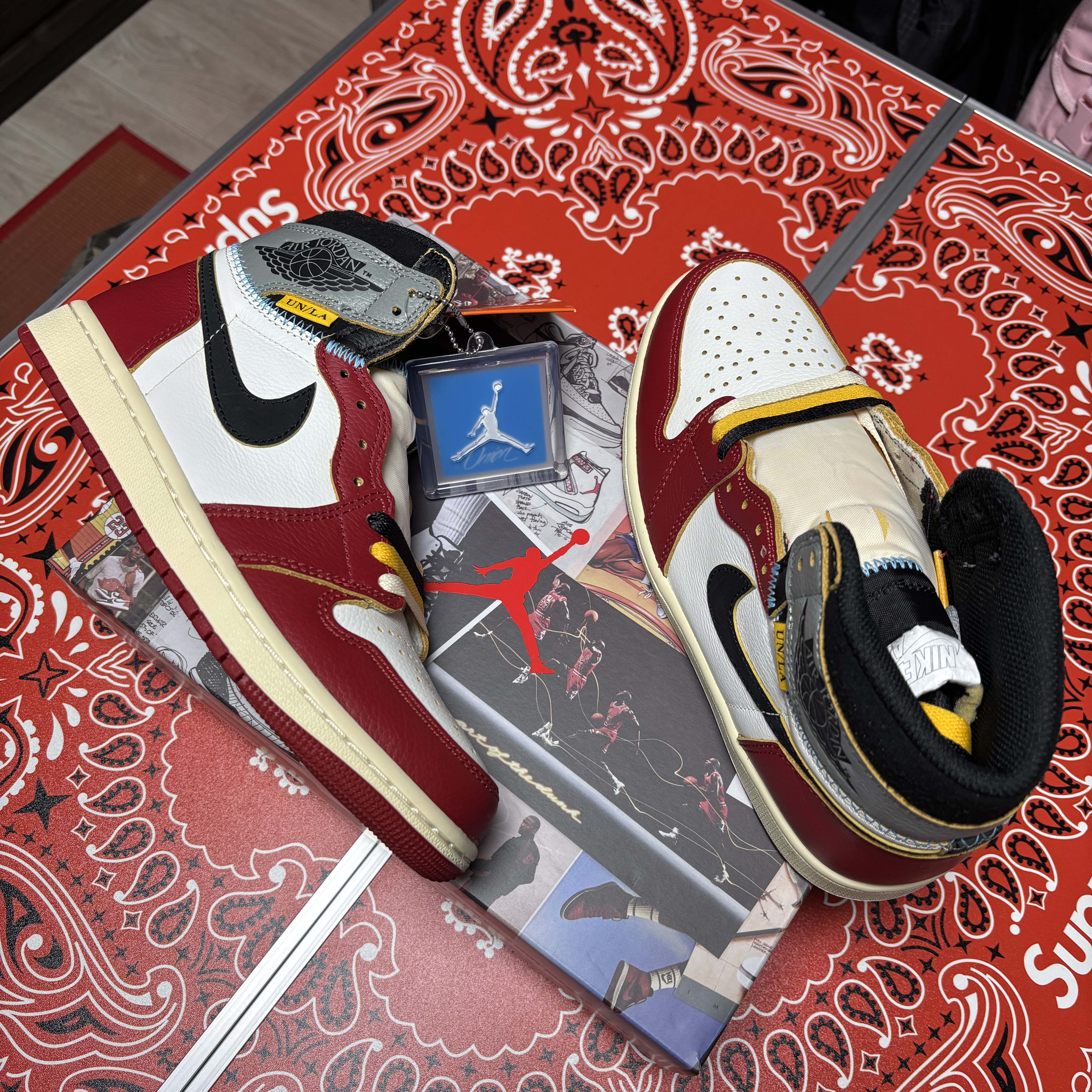 Jordan 1 x Union Retro High OG Chicago Shadow 착용 스타일 - 3