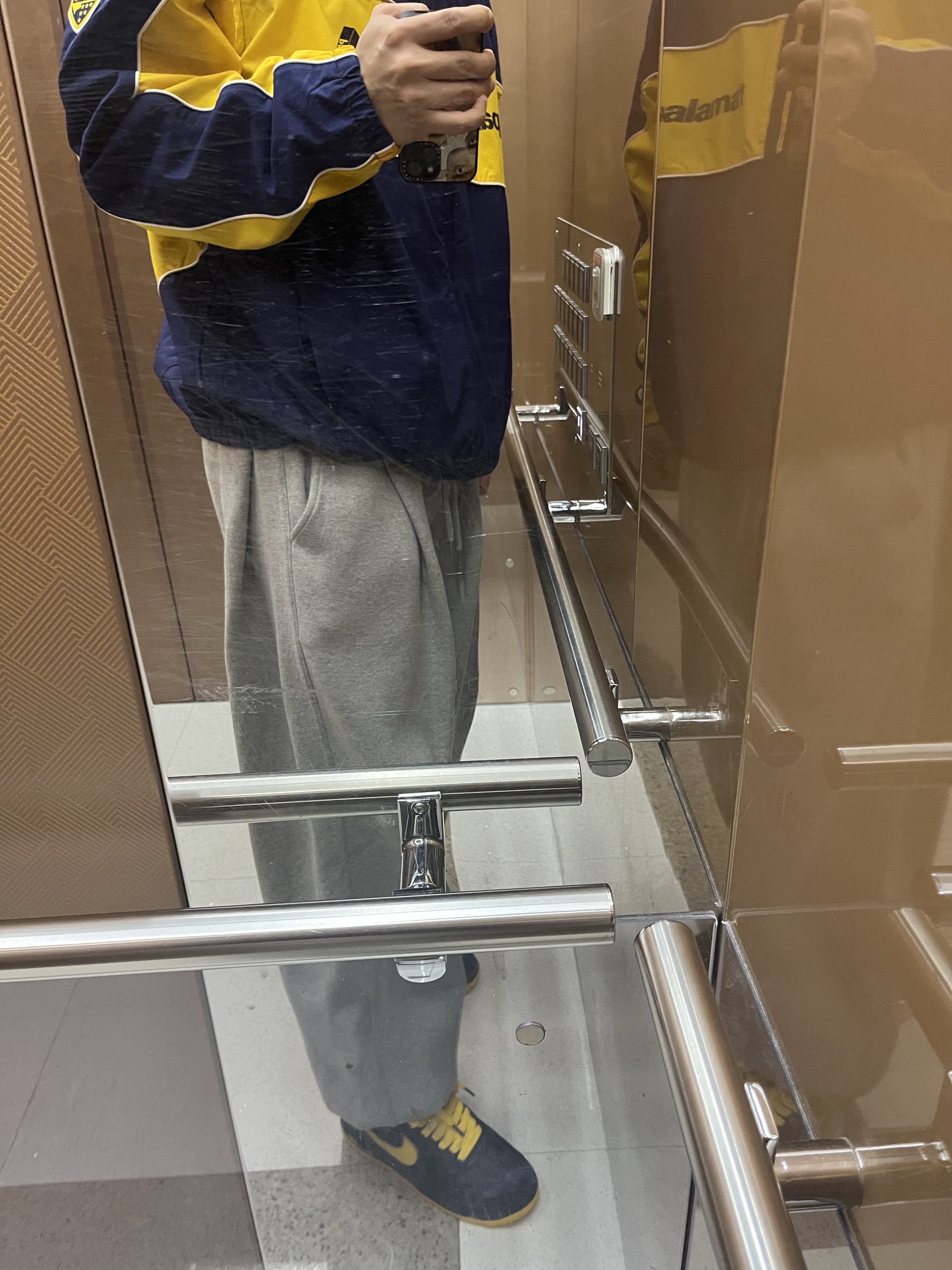 Palace Palamat Shell Jacket Navy - 24FW, Undermycar Mu.03 Anti Fxxking Logo Play Oversized Sweat Jogger Melange Gray 착용 스타일 - 1
