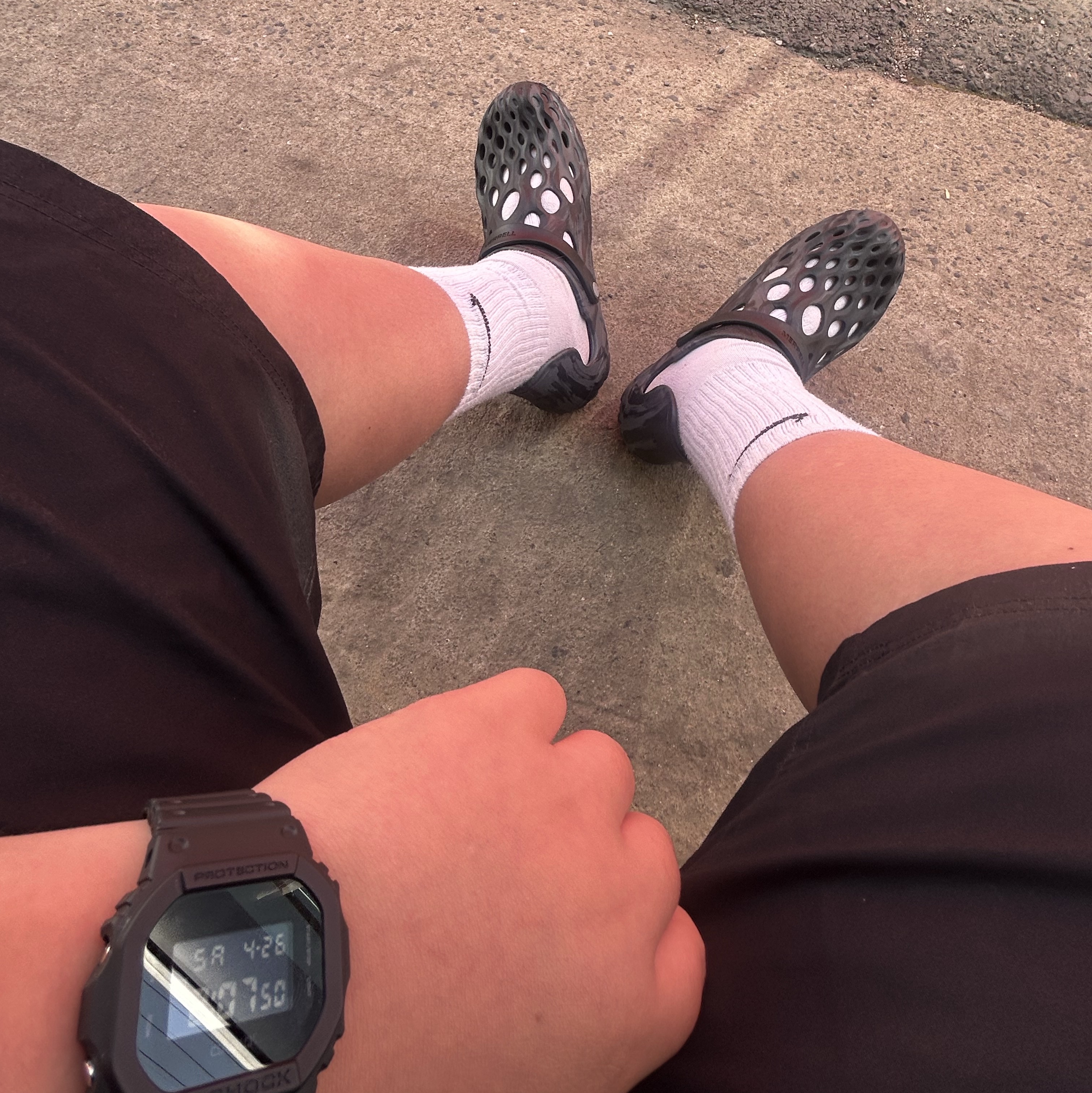 Merrell Hydro Moc Black, Casio G-Shock DW-5600UBB-1DR 착용 스타일