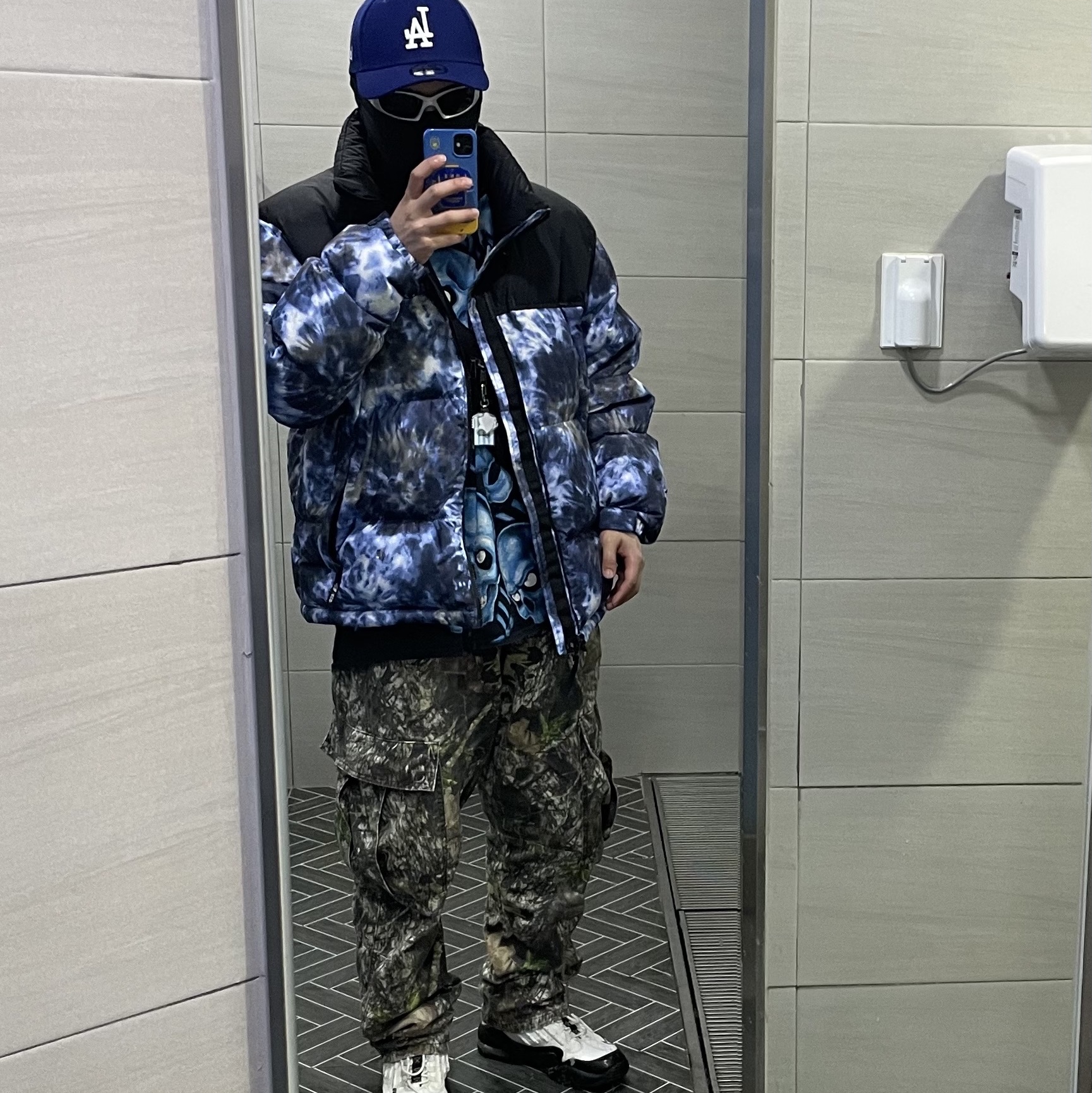 The North Face 1996 Novelty Nuptse Jacket Ink Blue 착용 스타일