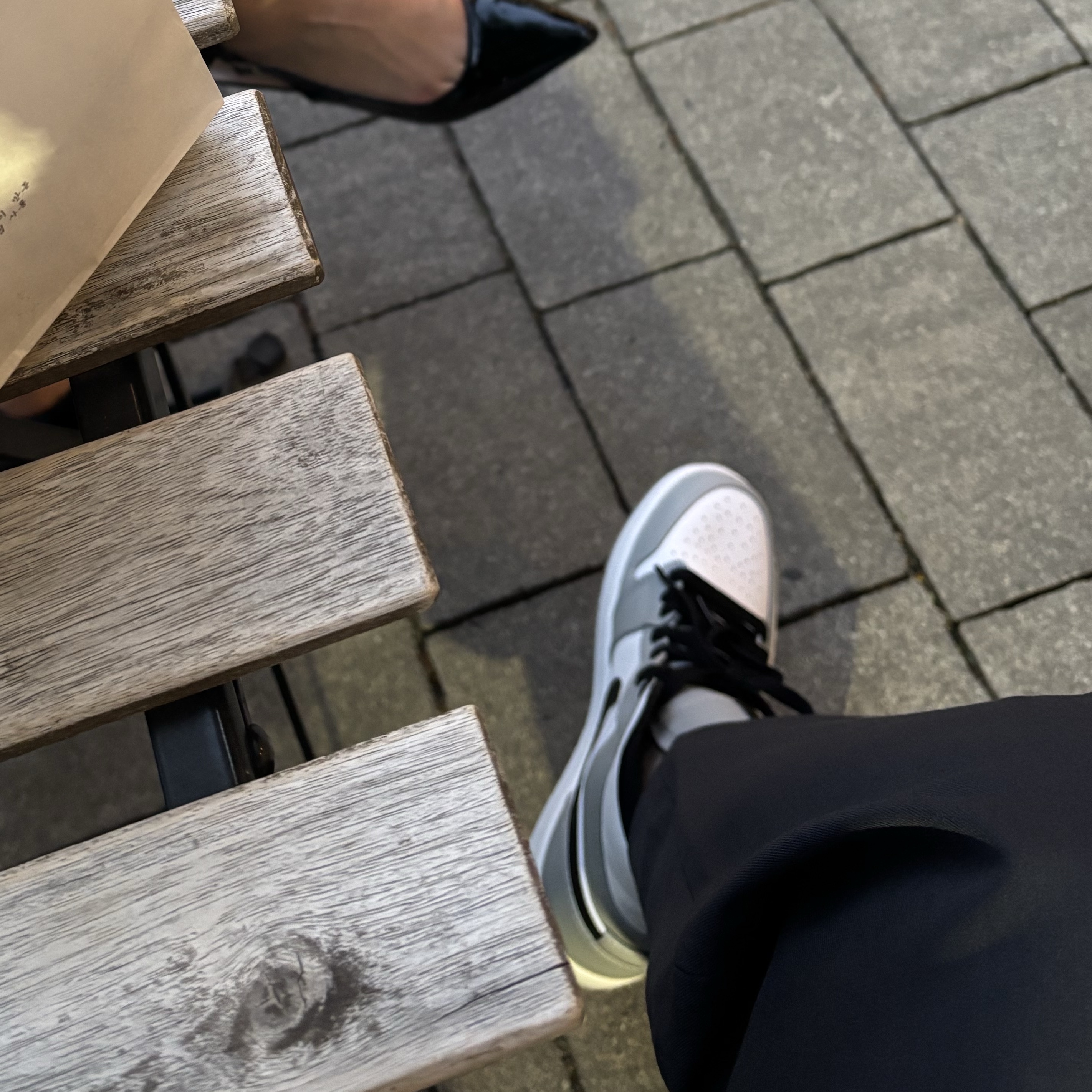 Jordan 1 Mid Light Smoke Grey 착용 스타일 - 2
