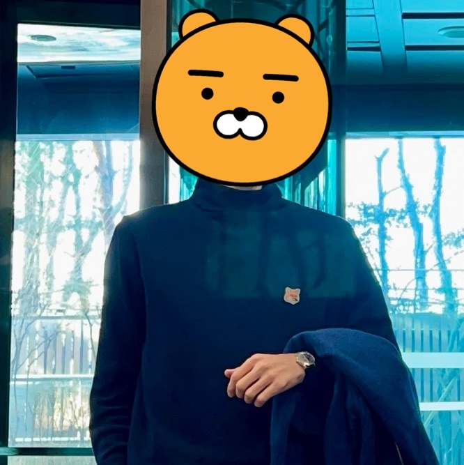 Maison Kitsune Fox Head Patch Turtleneck Pullover Navy 착용 스타일