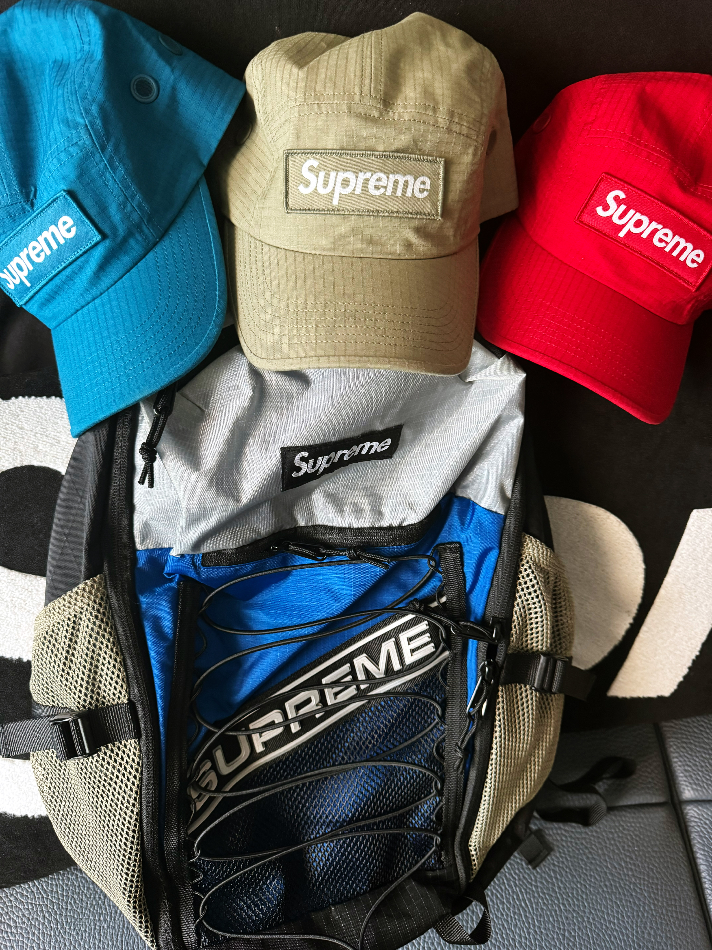 Supreme Backpack Blue - 23FW, Supreme Ventile Camp Cap Red - 23SS 착용 스타일
