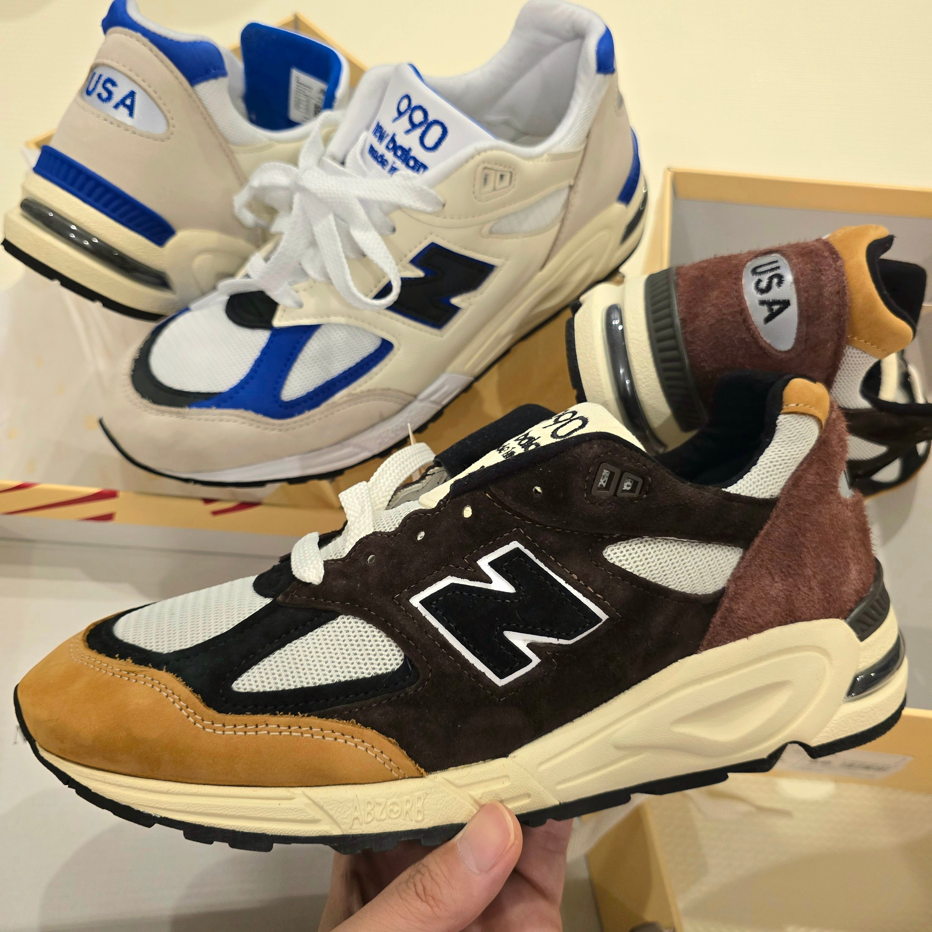 New Balance 990v2 Made in USA Brown Beige, New Balance 990v2 Made in USA White Blue 착용 스타일