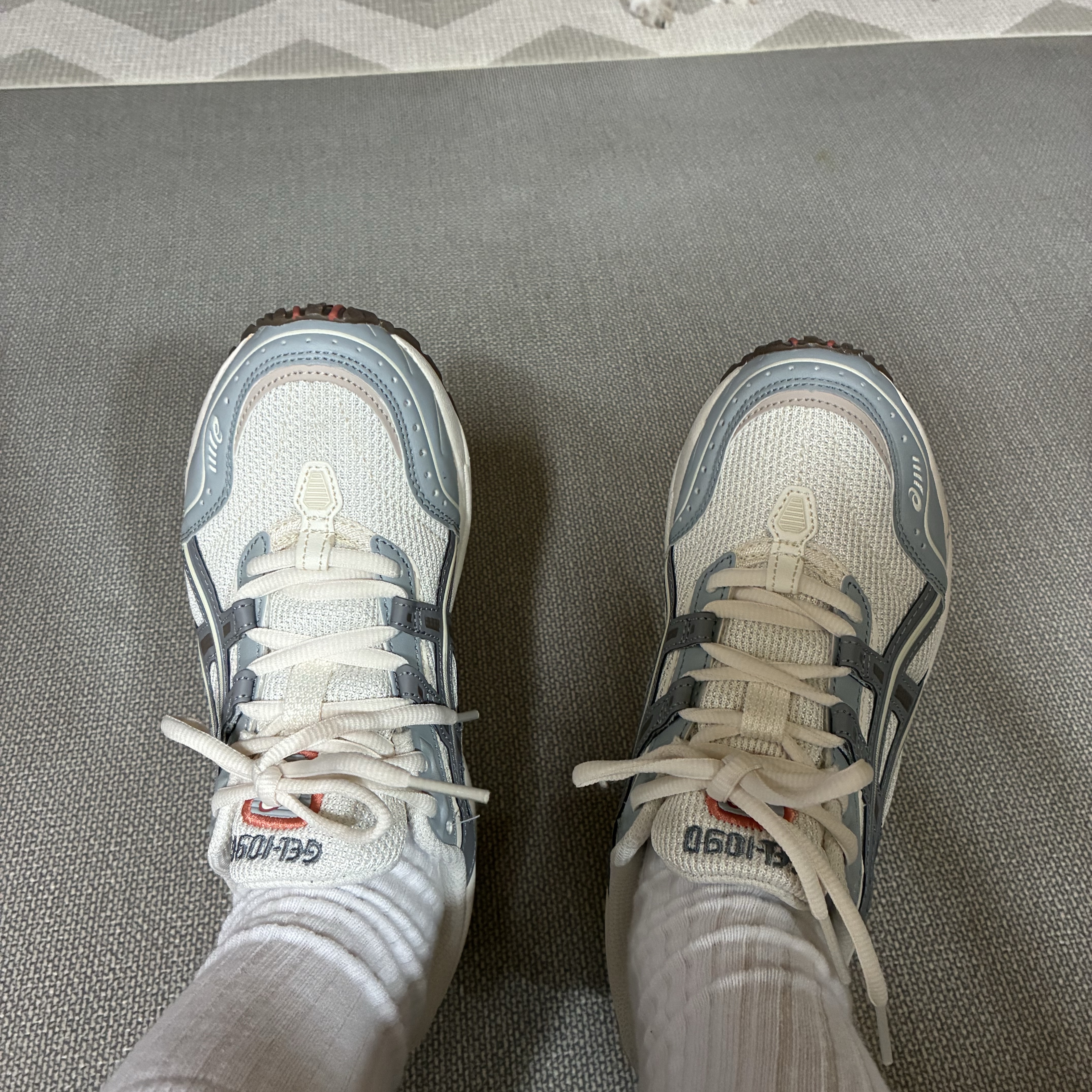 Asics Gel-1090 Blue Grey 착용 스타일