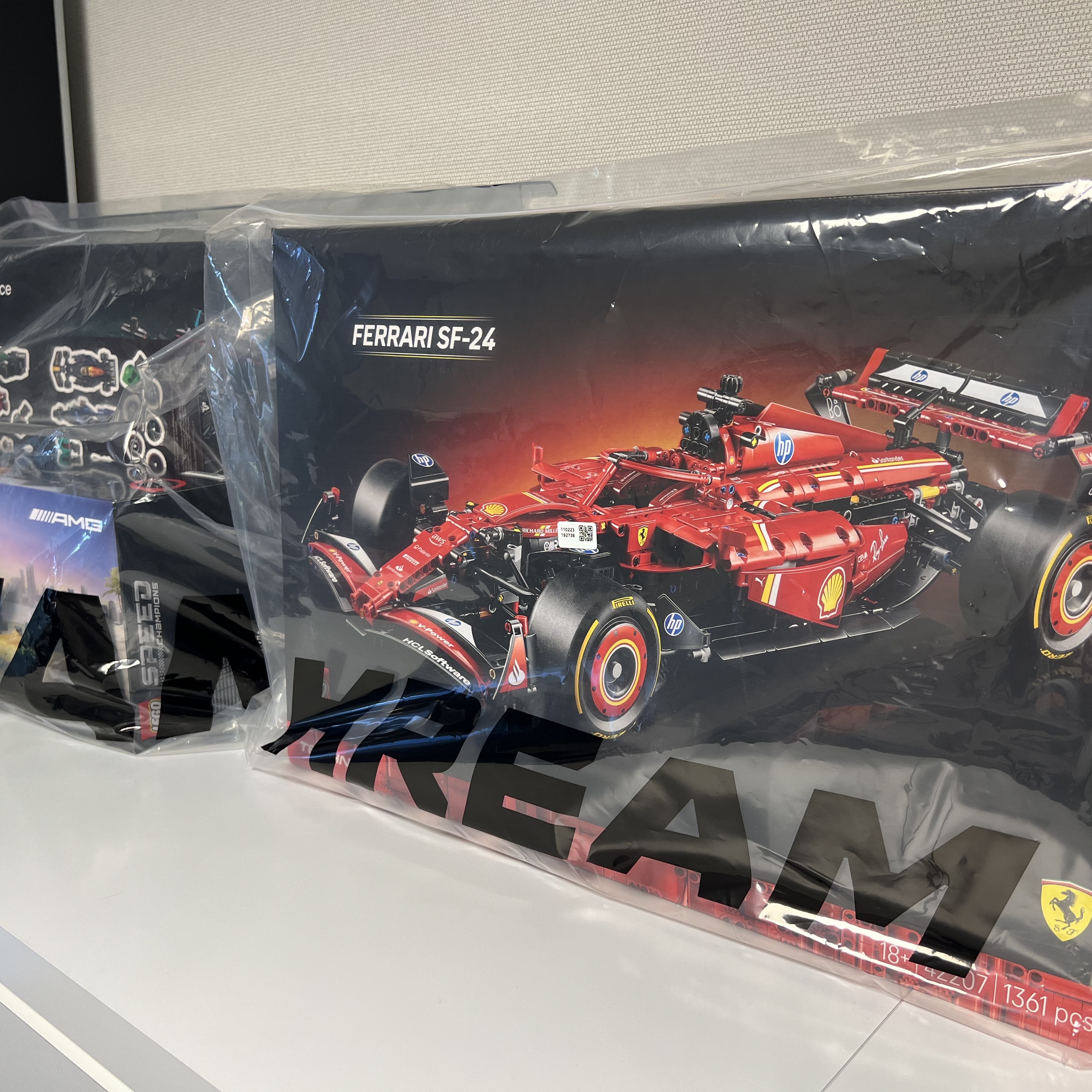 Lego Ferrari SF-24 F1 Car, Lego Mercedes-AMG F1 W14 E Performance 착용 스타일 - 1