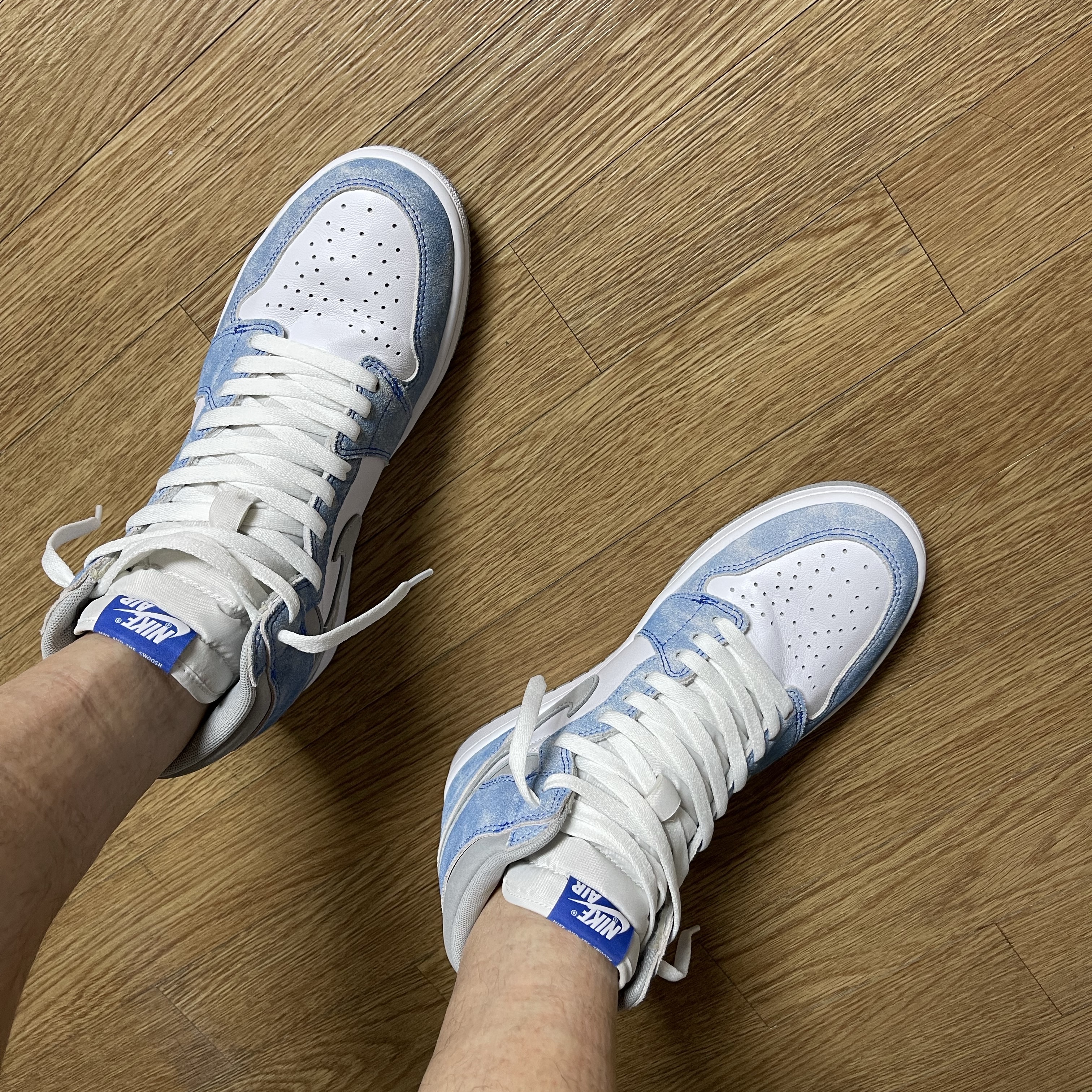 Jordan 1 Retro High OG Hyper Royal 착용 스타일