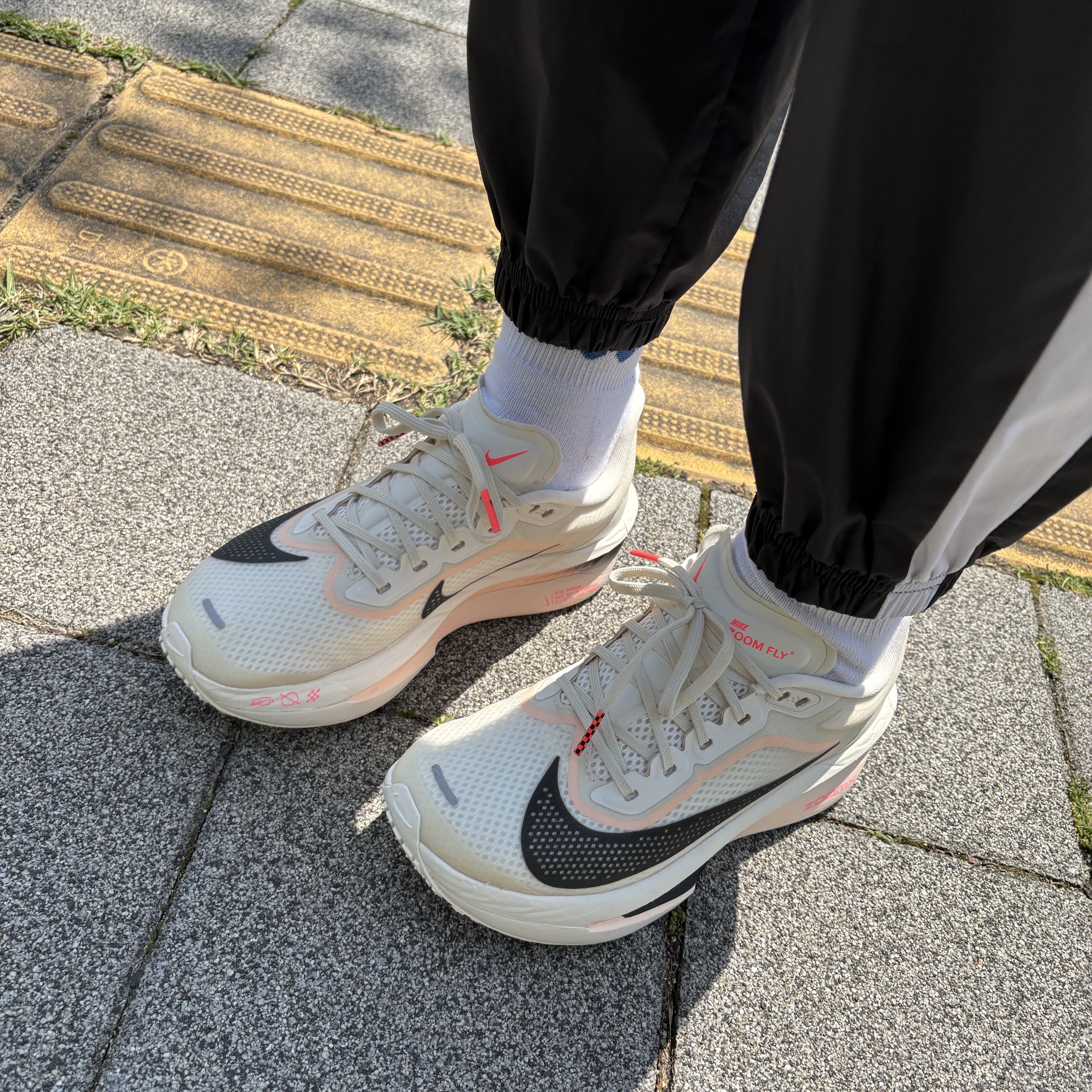 (W) Nike Zoom Fly 6 Pale Ivory Crimson Tint 착용 스타일 - 1