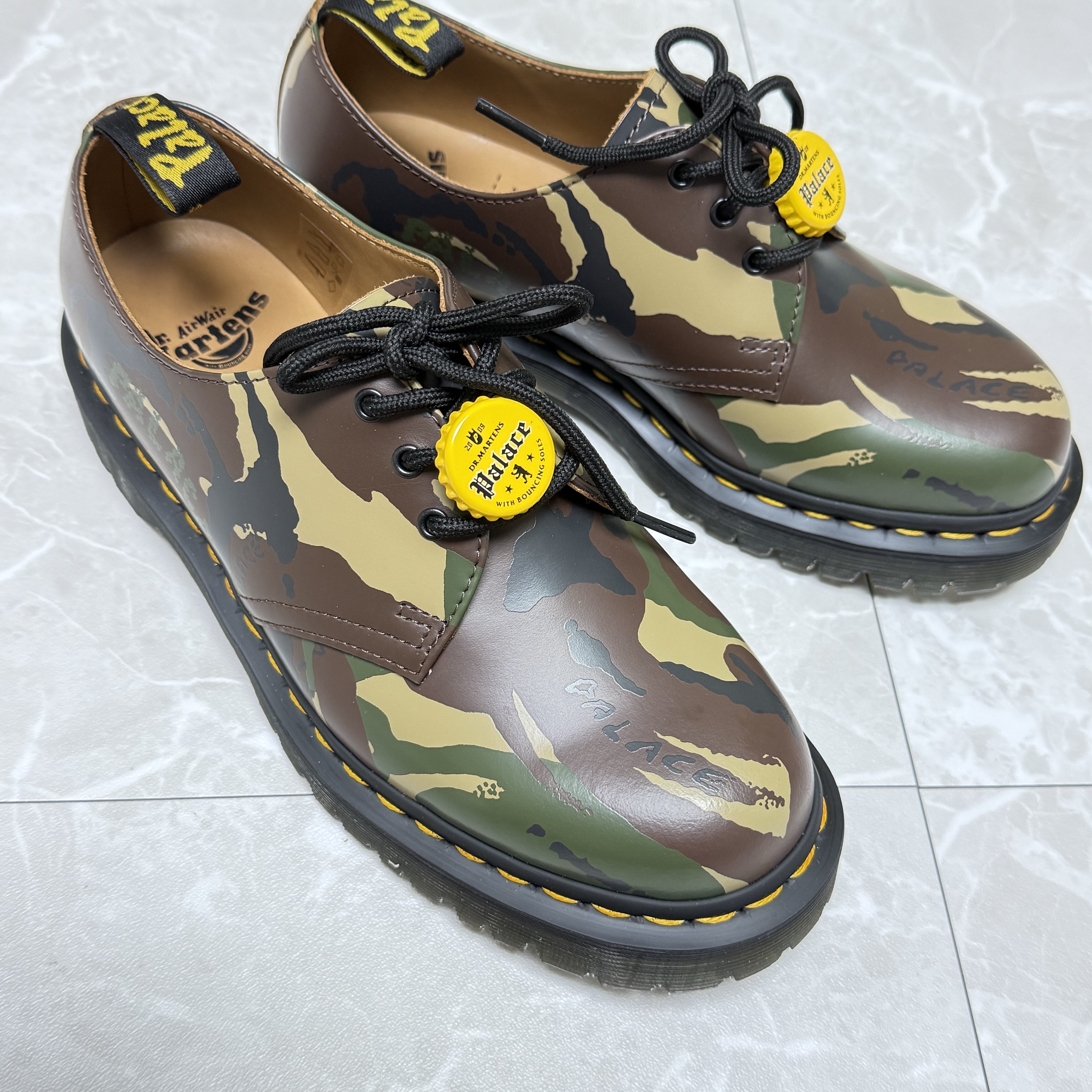 Dr. Martens x Palace 1461 Camo 착용 스타일 - 2