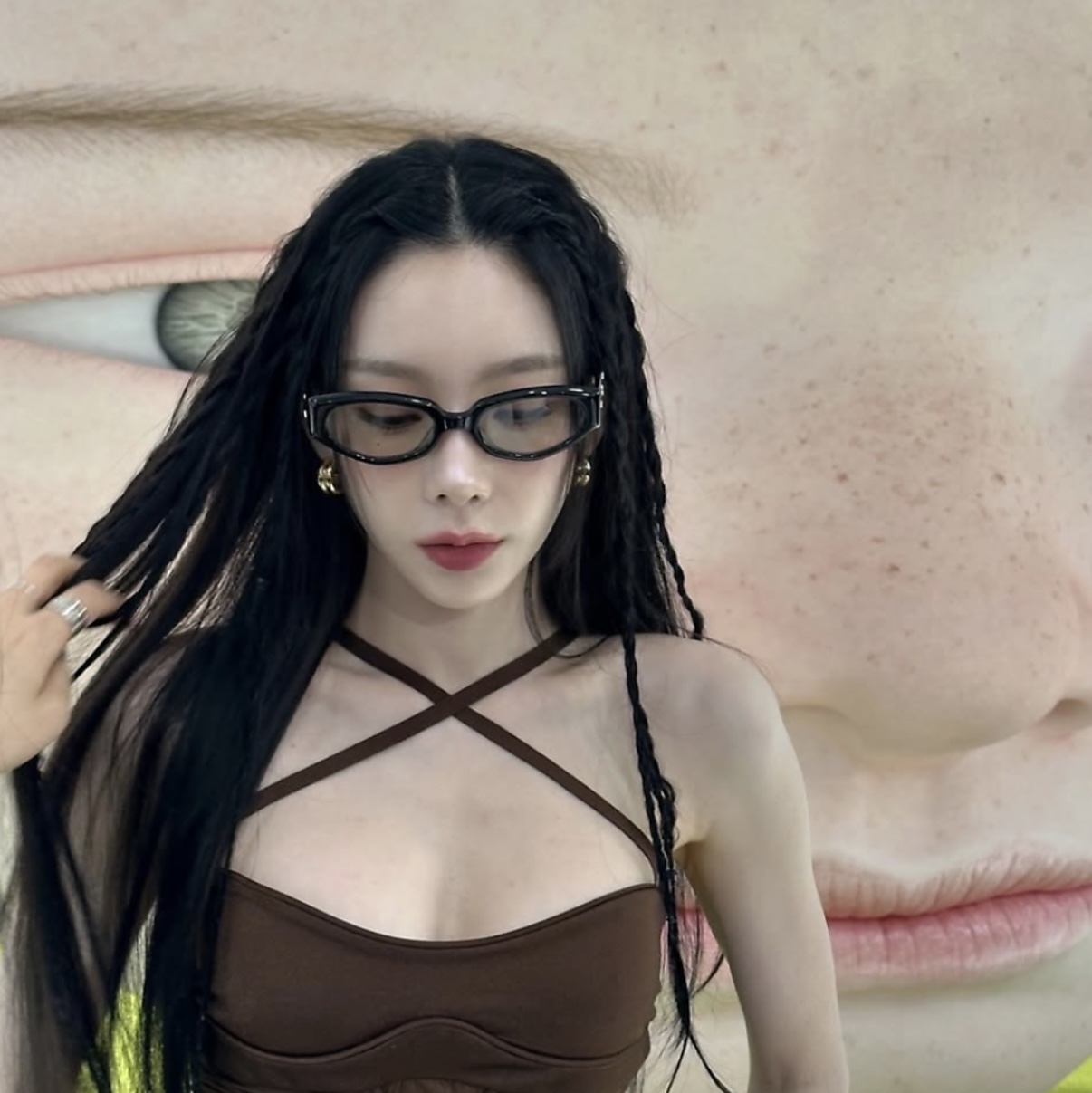 Gentle Monster x Maison Margiela MM205 Black Gray 착용 스타일