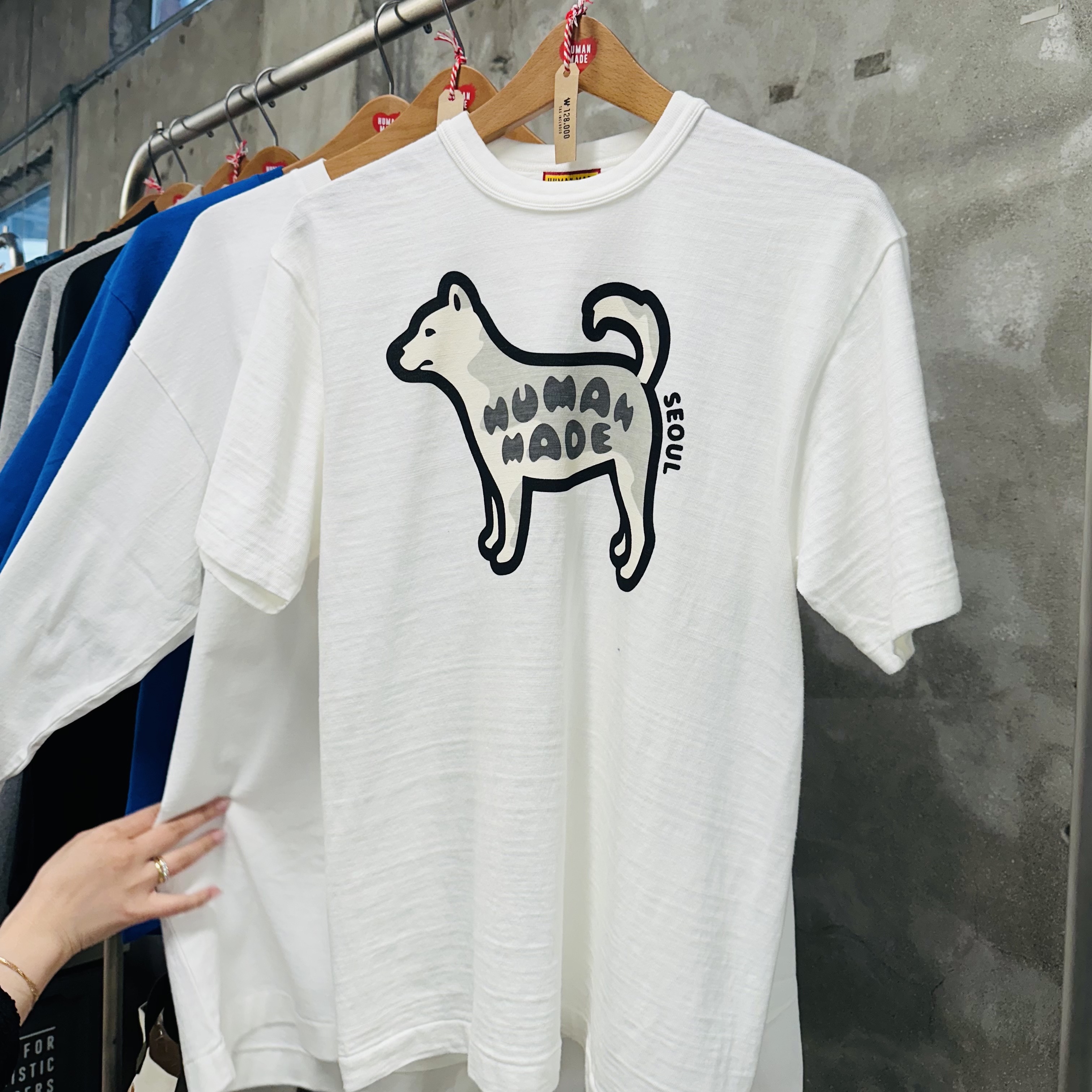 Human Made Animal Graphic T-Shirt Jindo Dog White - Seoul Store Exclusive 착용 스타일