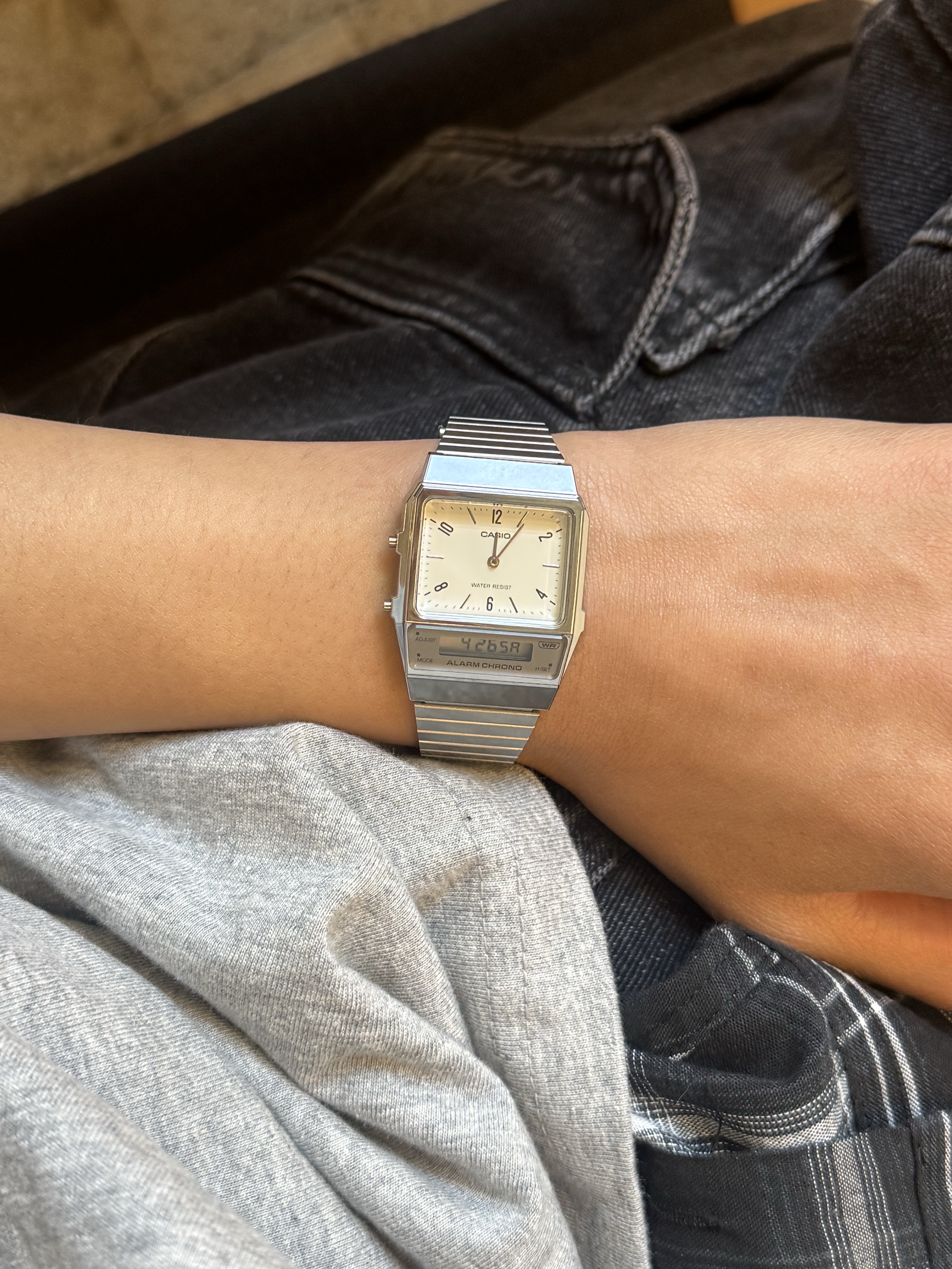 Casio AQ-800E-7A2, Dr. Martens x Supreme 1461 Gray Silver 착용 스타일 - 2