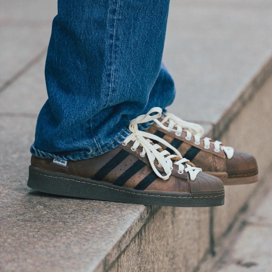 Adidas x Song for the Mute Superstar 82 Khaki Core Black 착용 스타일