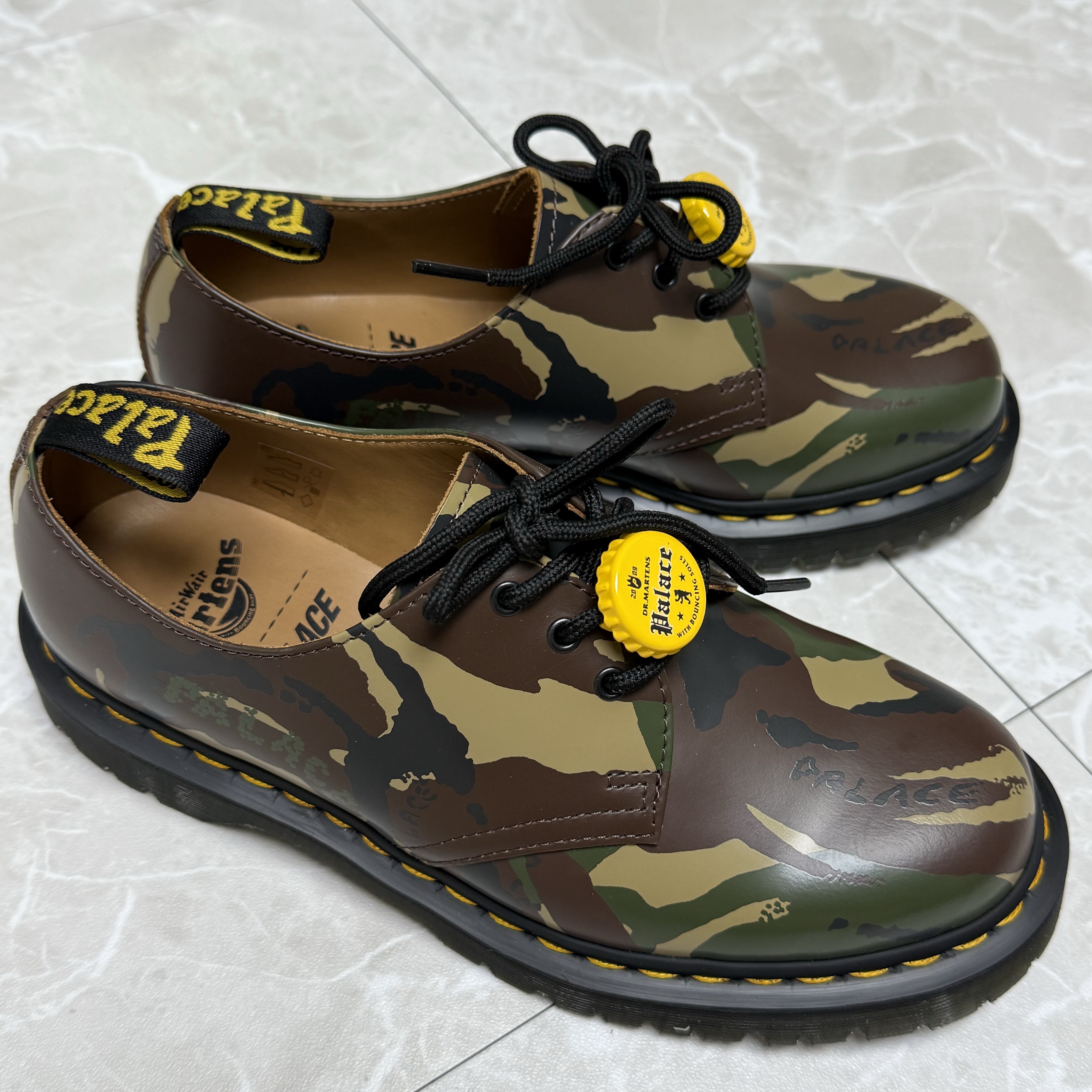 Dr. Martens x Palace 1461 Camo 착용 스타일 - 1