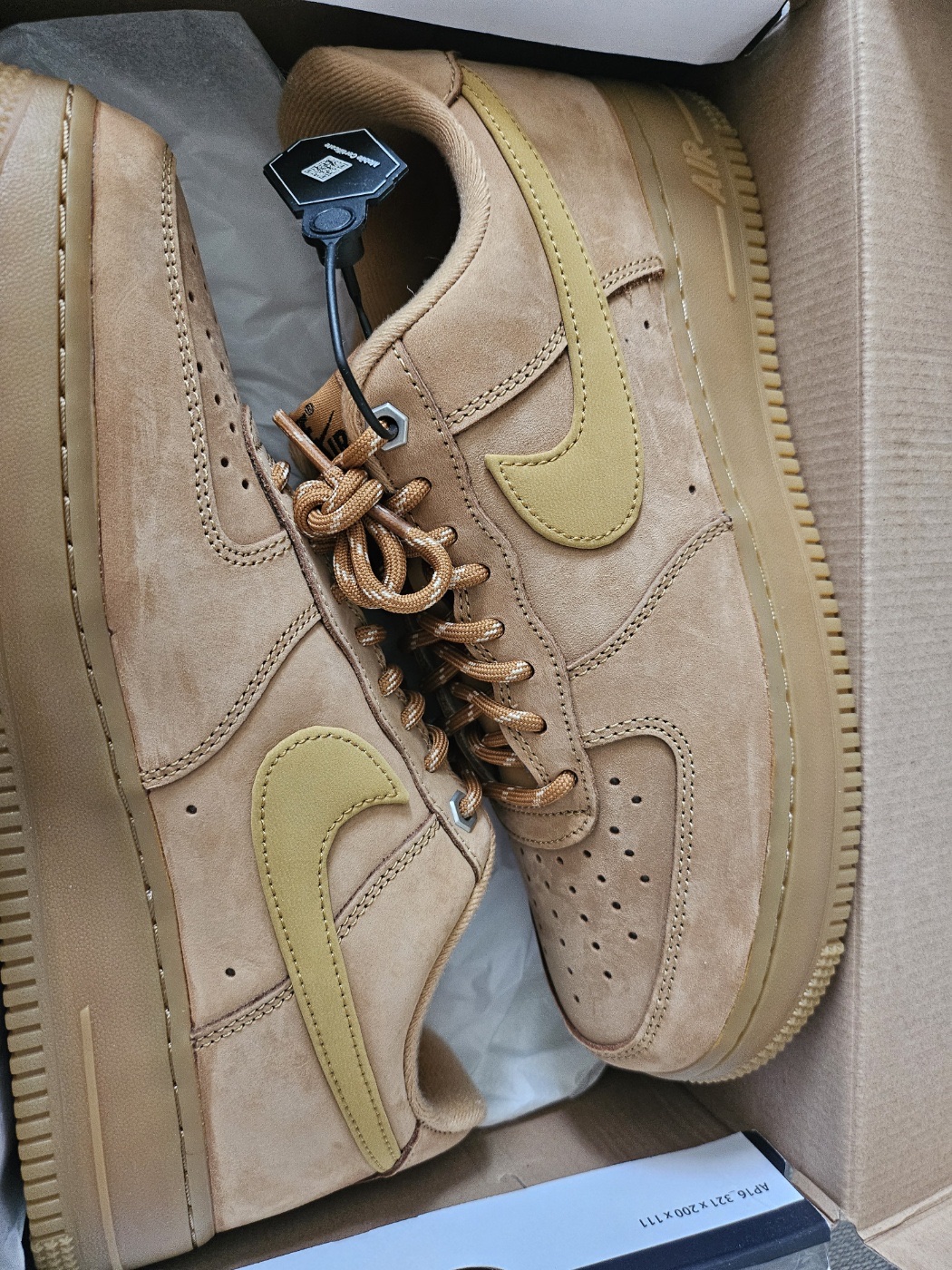 (W) Nike Air Force 1 '07 WB Flax Wheat 착용 스타일