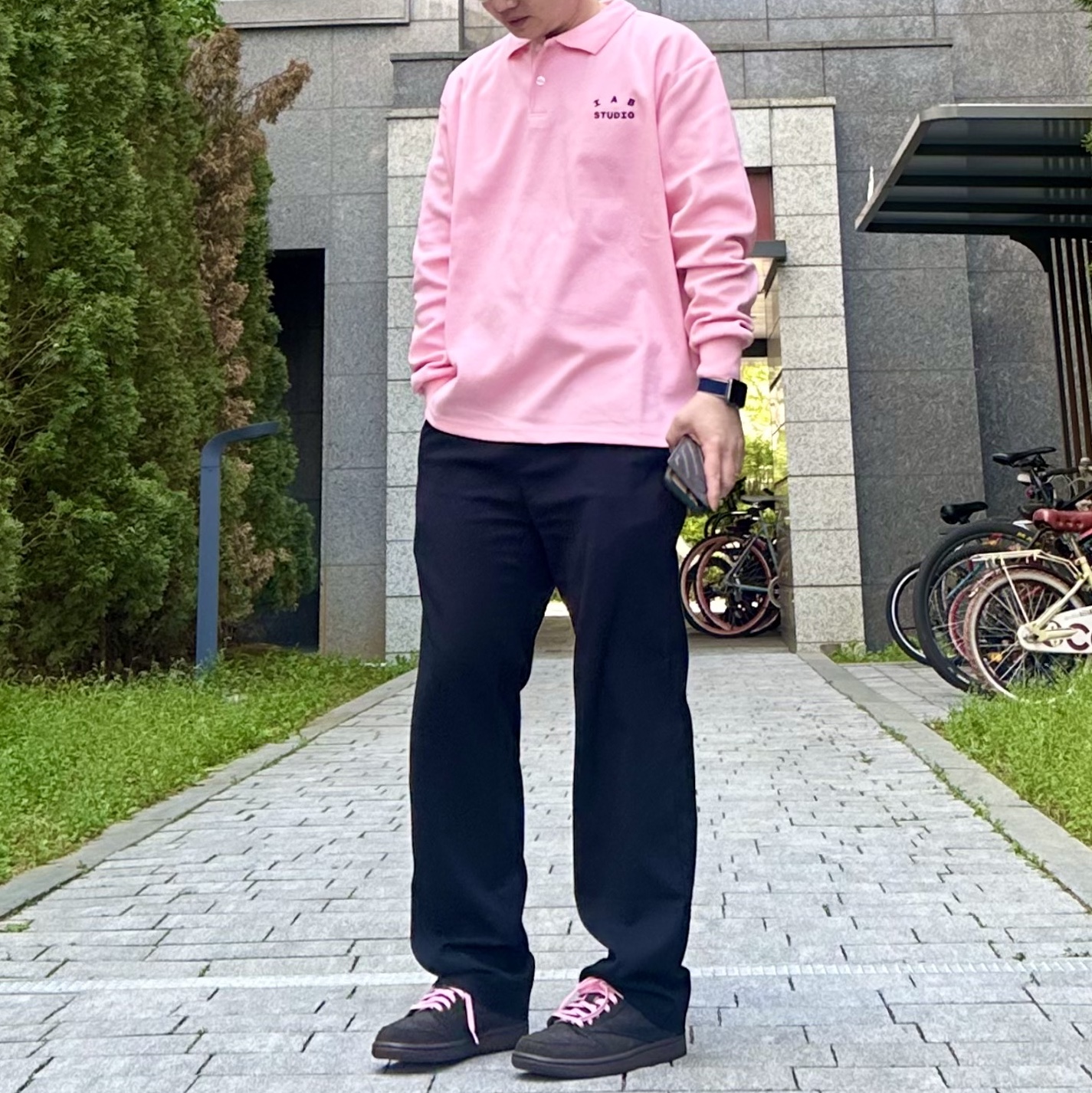 IAB Studio Pique Long Sleeve Pink, Jordan 1 x Travis Scott Retro Low OG SP Velvet Brown and Dark Mocha 착용 스타일