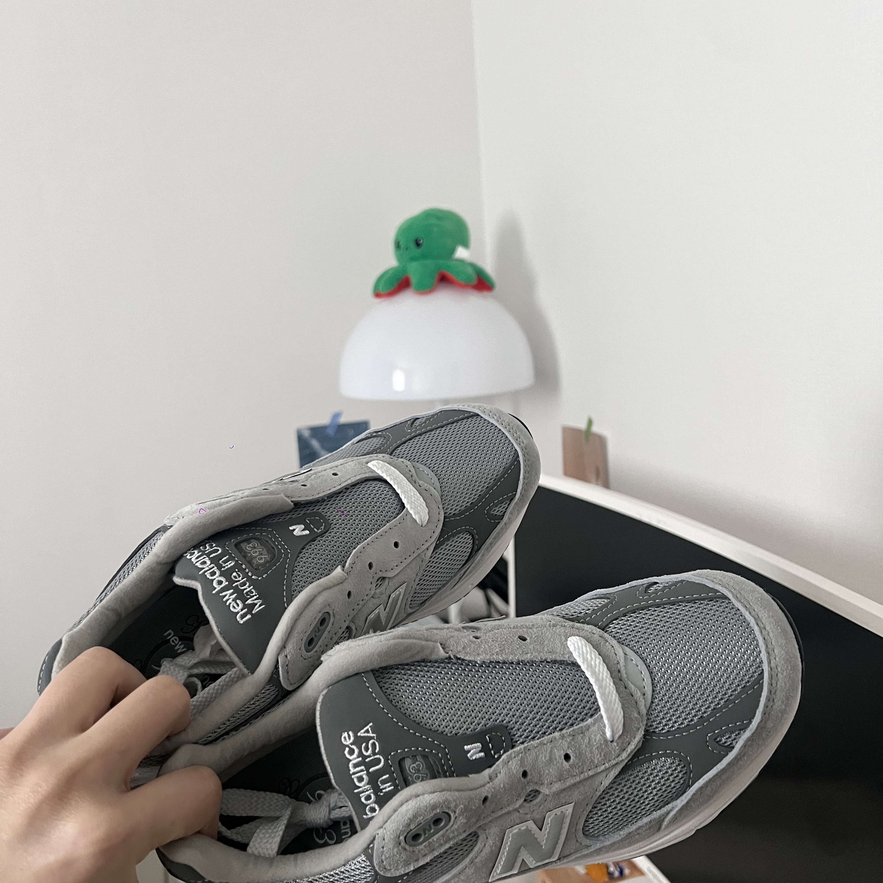 (W) New Balance 993 Made in USA Grey - B Standard 착용 스타일 - 2