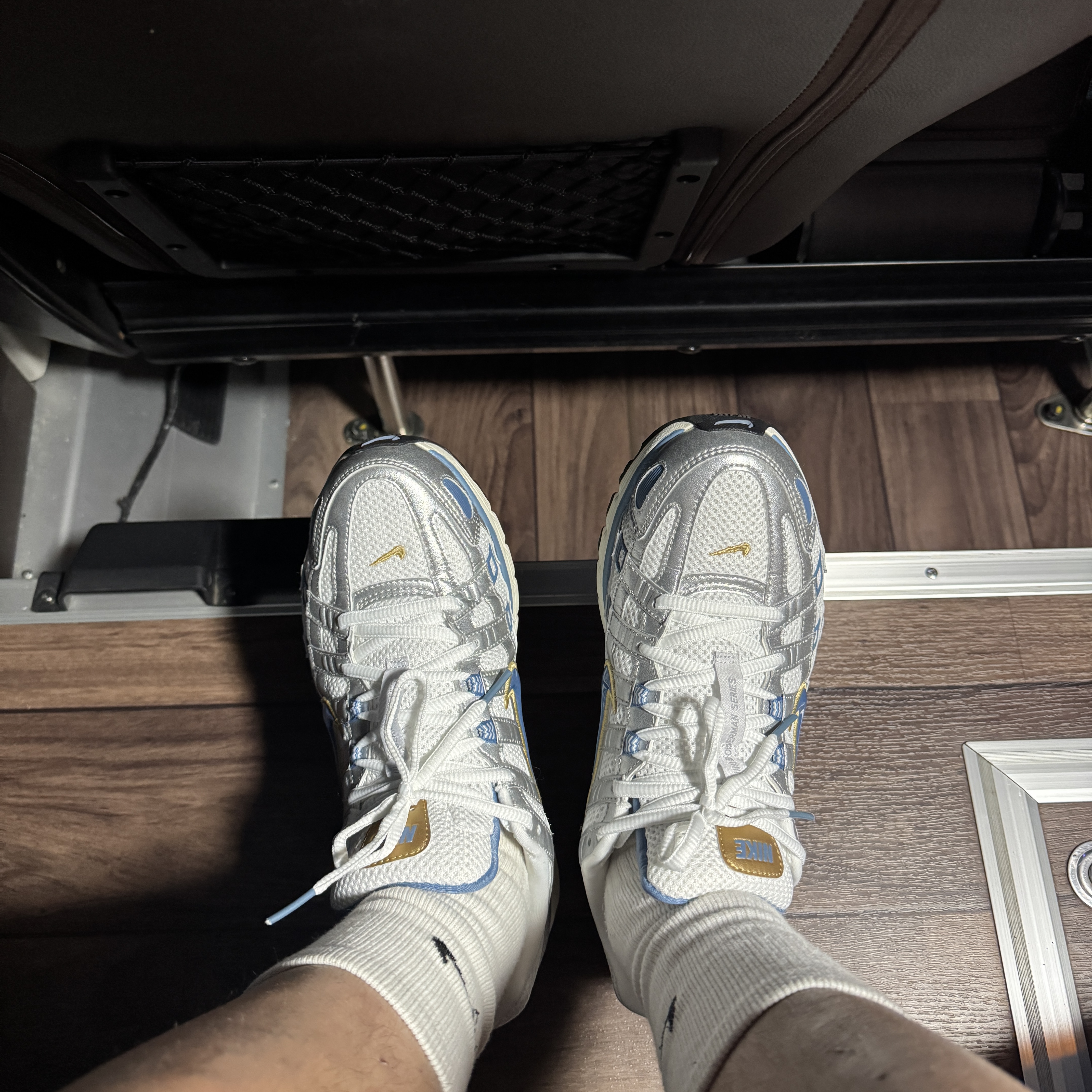 Nike P-6000 White Metallic Silve Pale Ivory Aegean Storm 착용 스타일