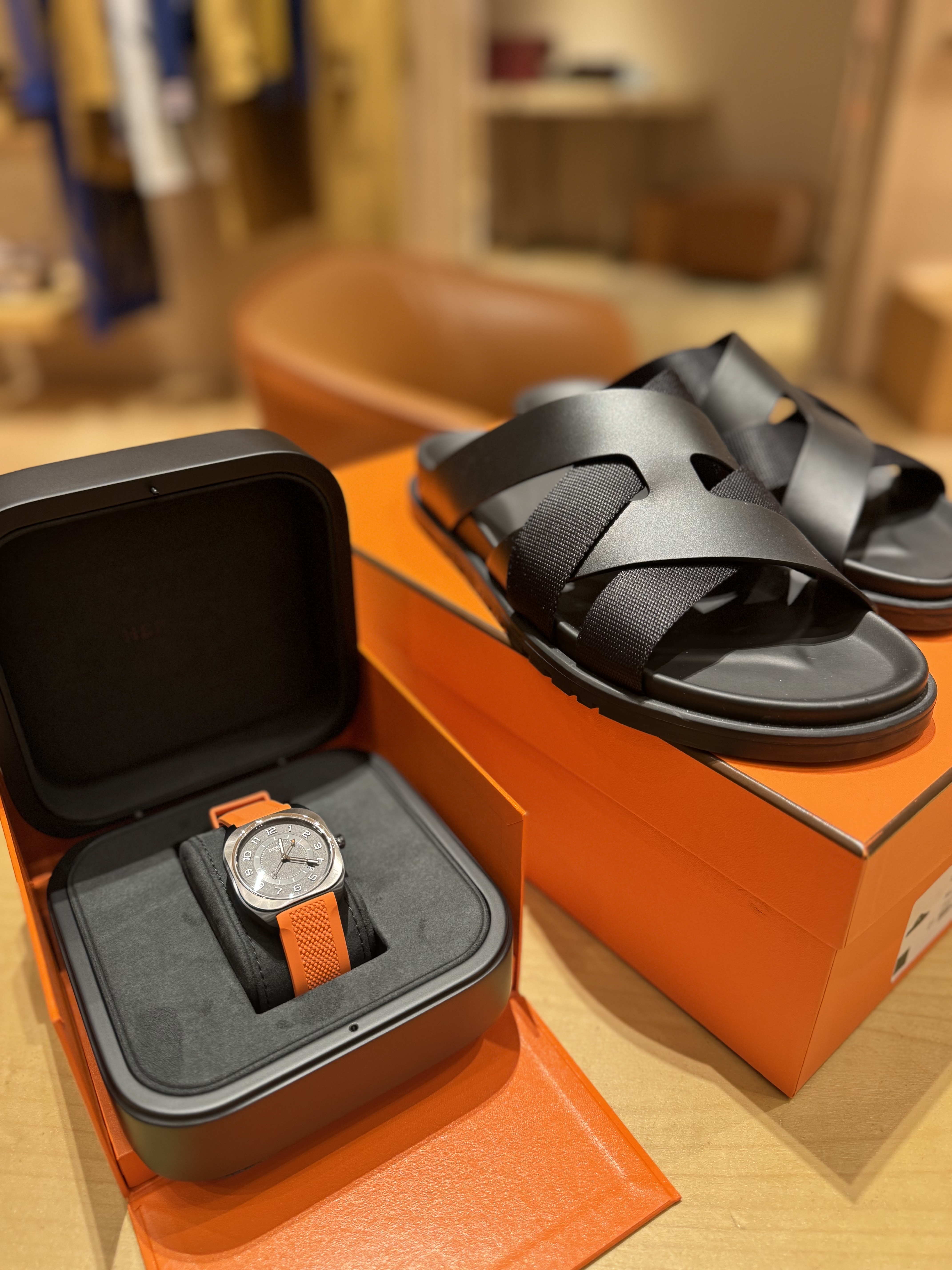 Hermes H08 Watch Extra Large Orange Rubber Strap & Black Satin Brushed Titanium Coated with Matte Black DLC, Hermes Kazimir Sandal Tech Weave Calfskin & Noir 착용 스타일 - 2